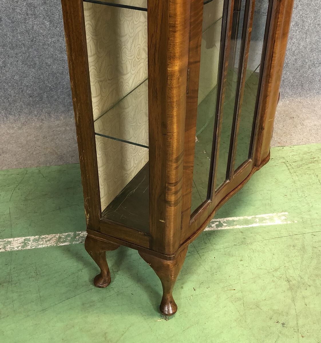 Walnut chippendale showcase - 1930s
