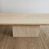 Beige travertine coffee table in the style of Italian design, 120 x 60 cm.
