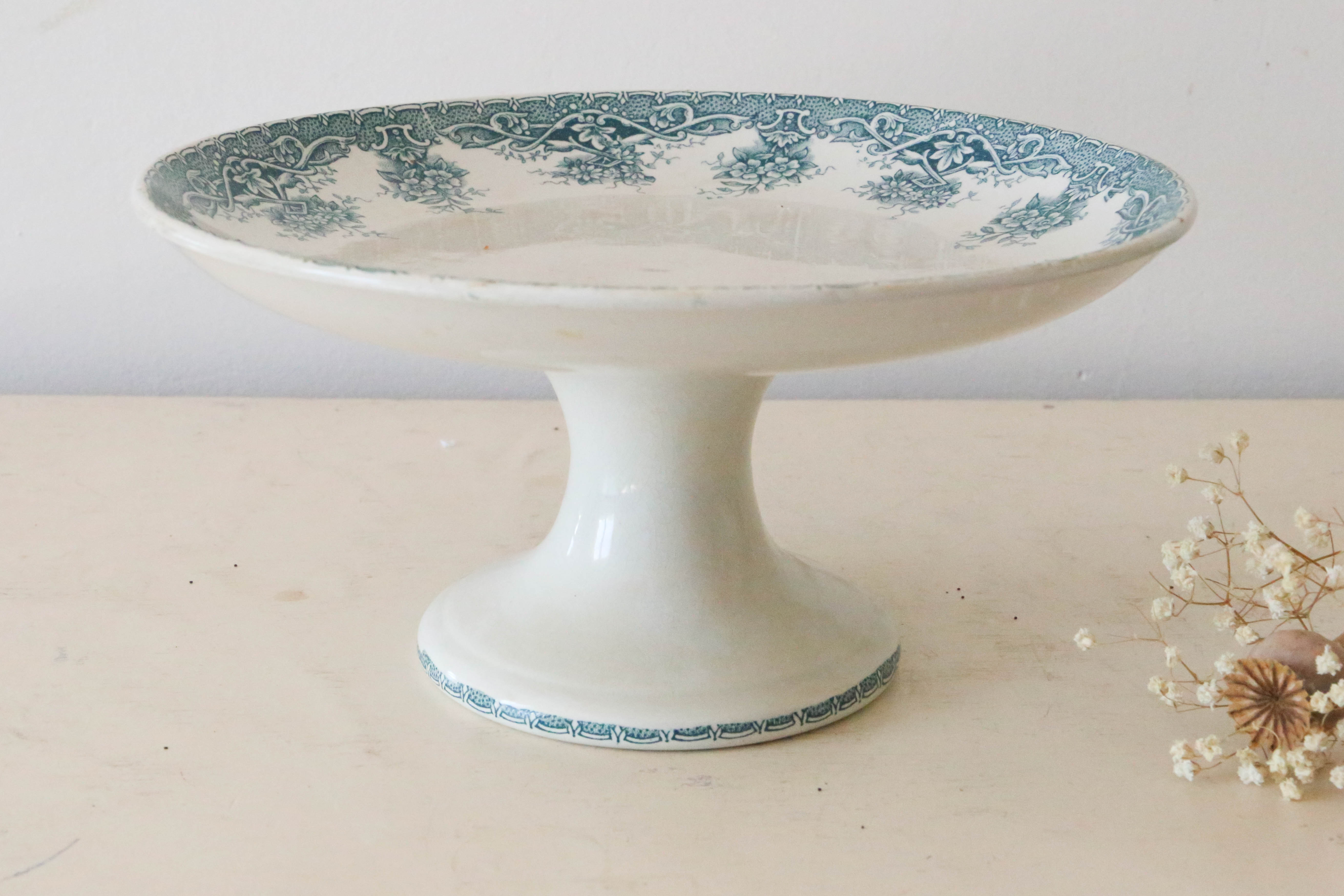 Antique ceramic compotier, Prima model of Saint Amand, French manufacture, late nineteenth