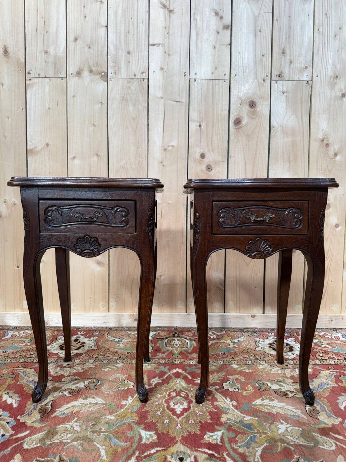 Pair of bedside tables – Louis XV style – Solid oak – Brass