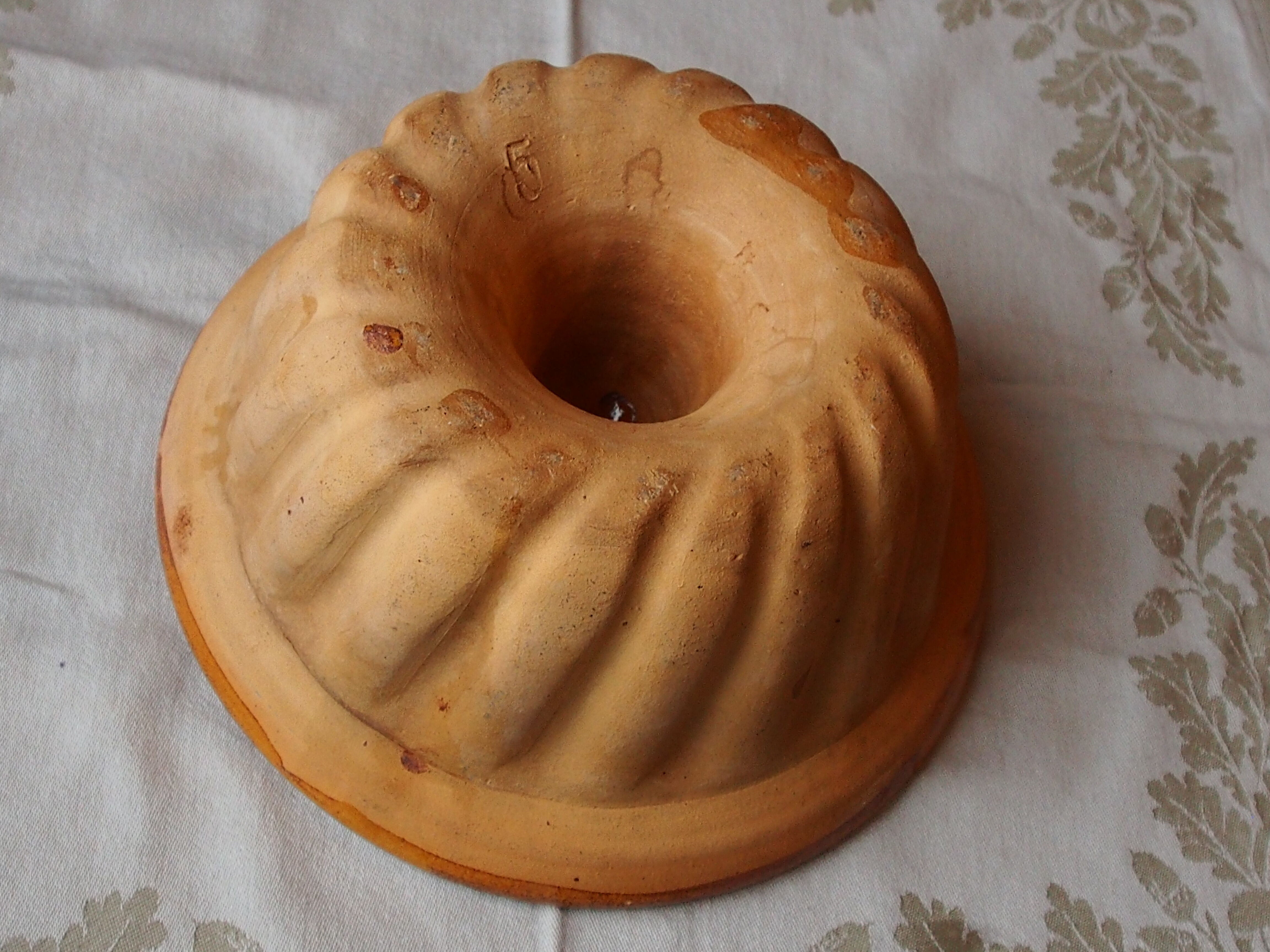 Glazed clay kouglof mould