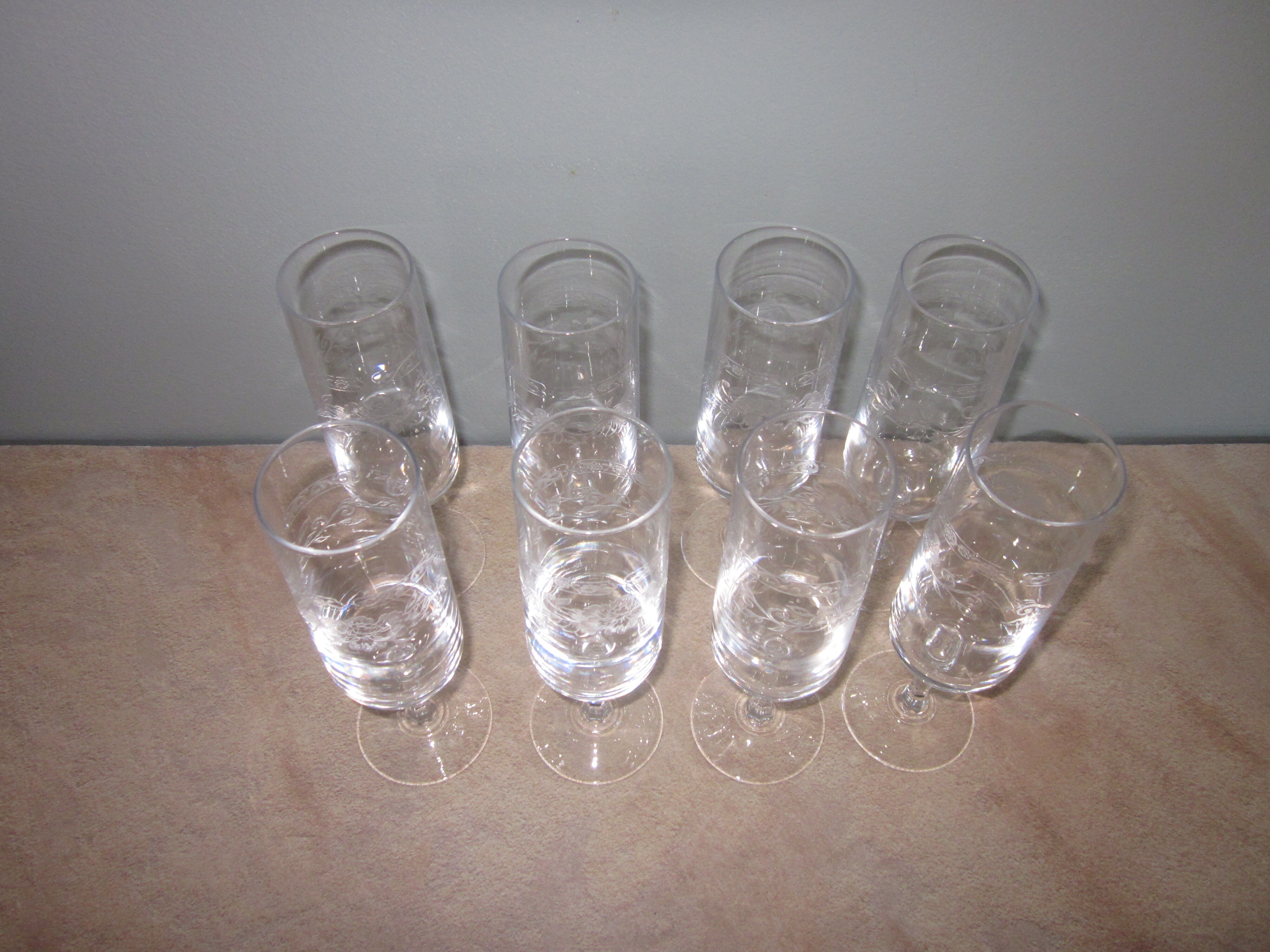 8 champagne flutes in crystal engraved in relief model Matignon