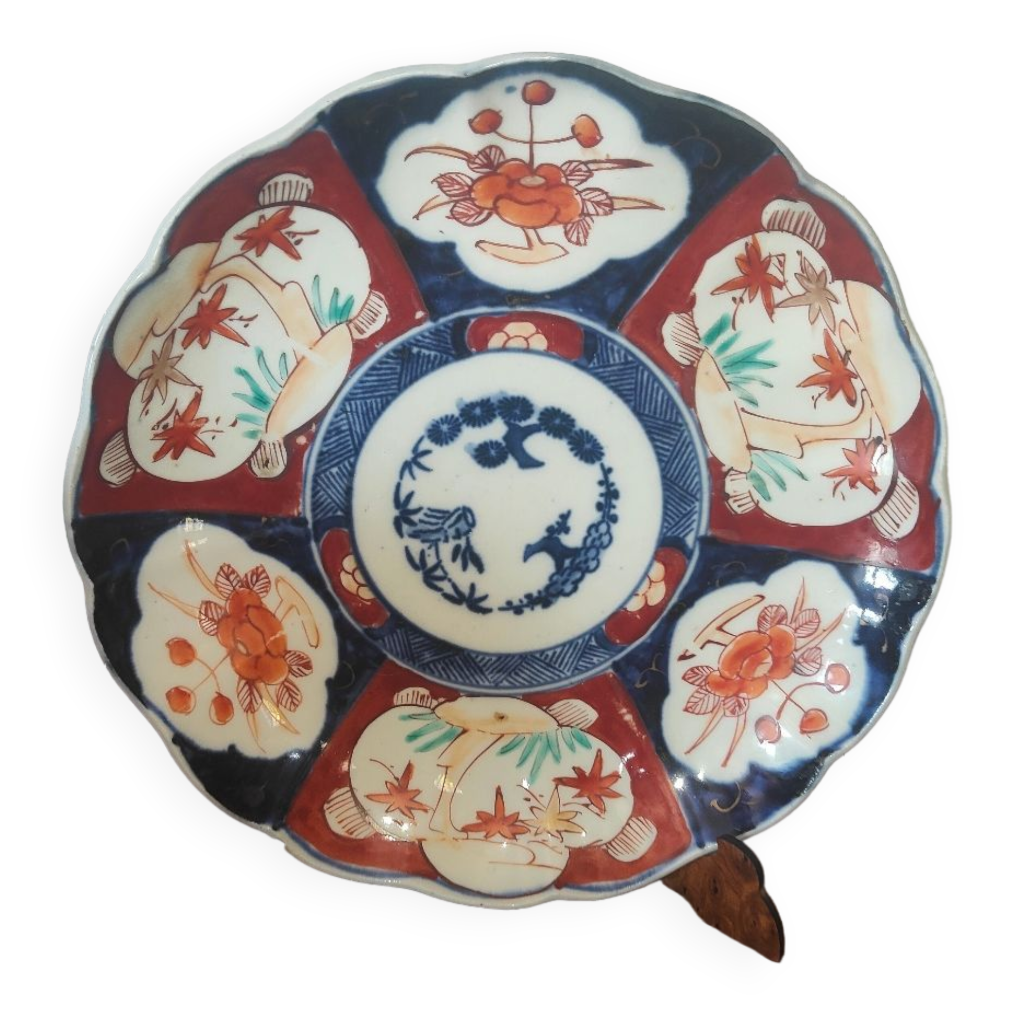 Pretty earthenware plate Imari Japanese old