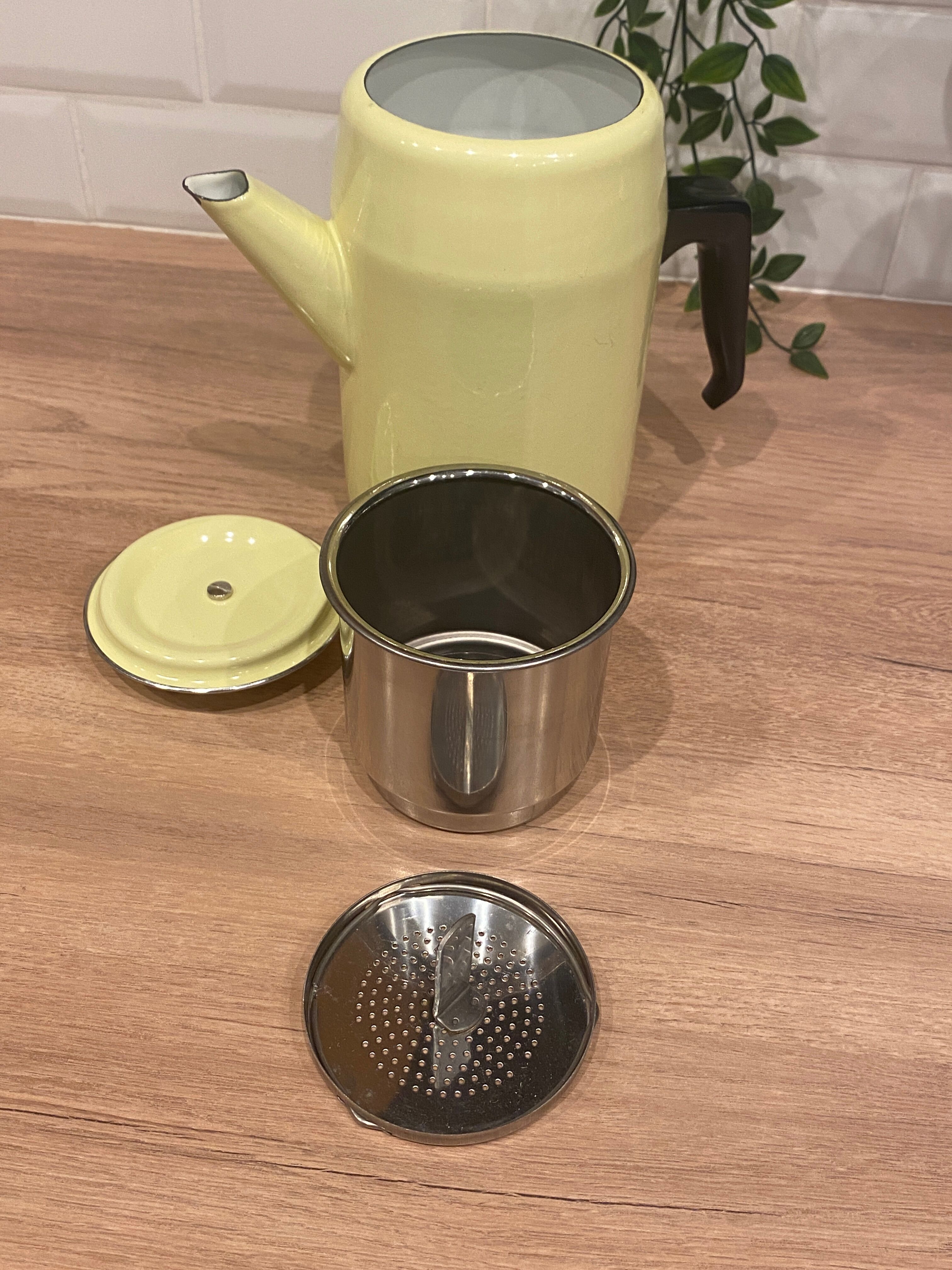 Cafetière en tôle émaillée jaune
