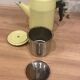 Cafetière en tôle émaillée jaune