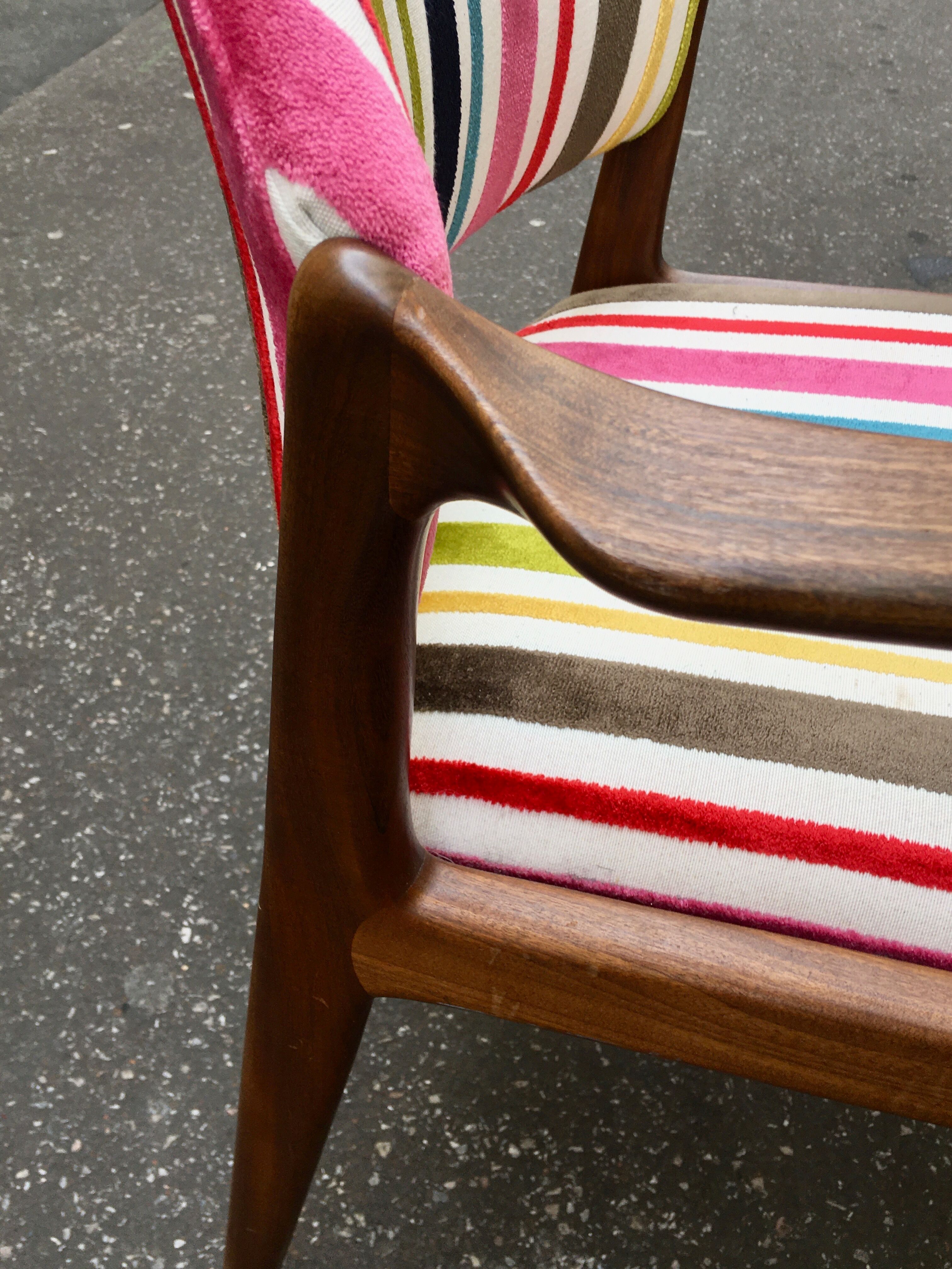 Scandinavian chair in solid teak with Nobilis fabric