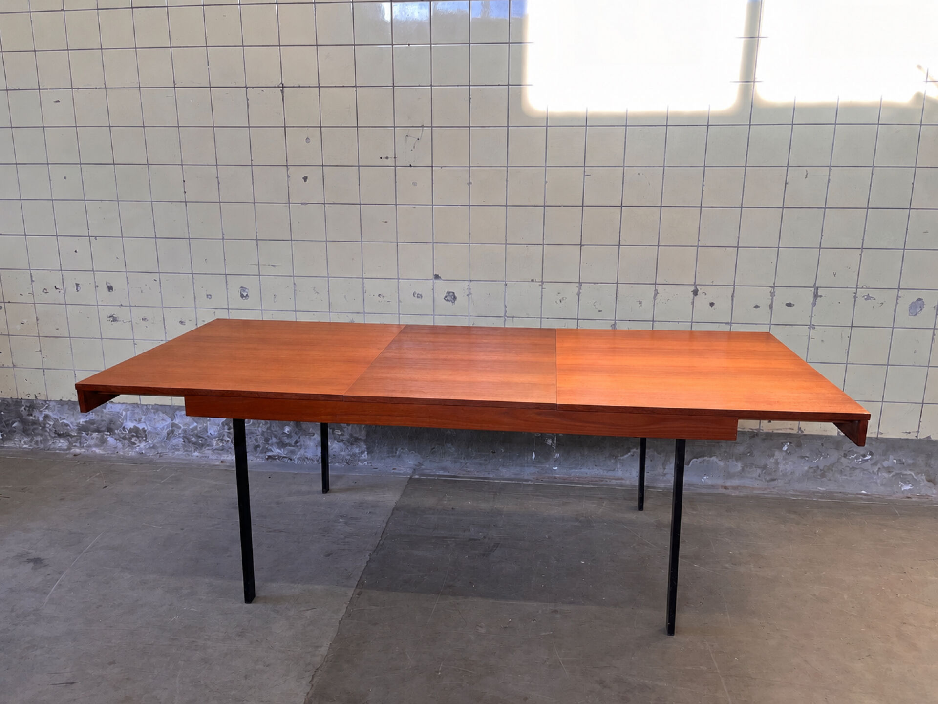 Extendable dining table by Pierre Guariche for Meurop