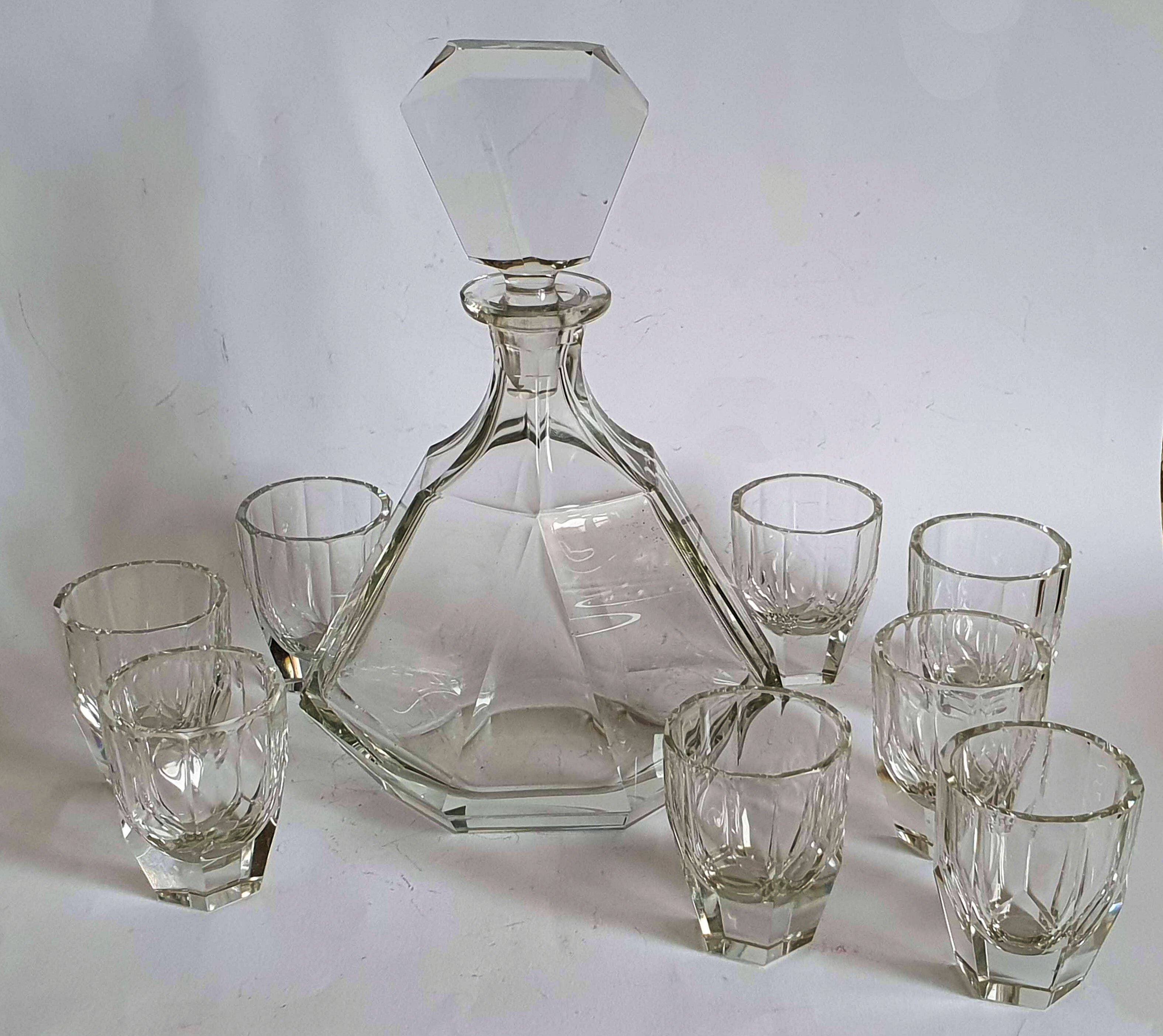 Crystal whisky decanter and 8 glasses