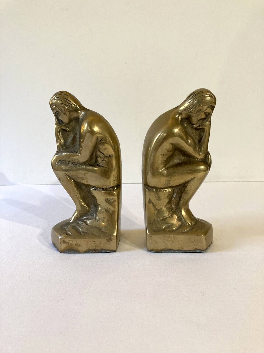 Paire de serre-livres en laiton d'après "Le penseur" de Rodin, vers 1960
