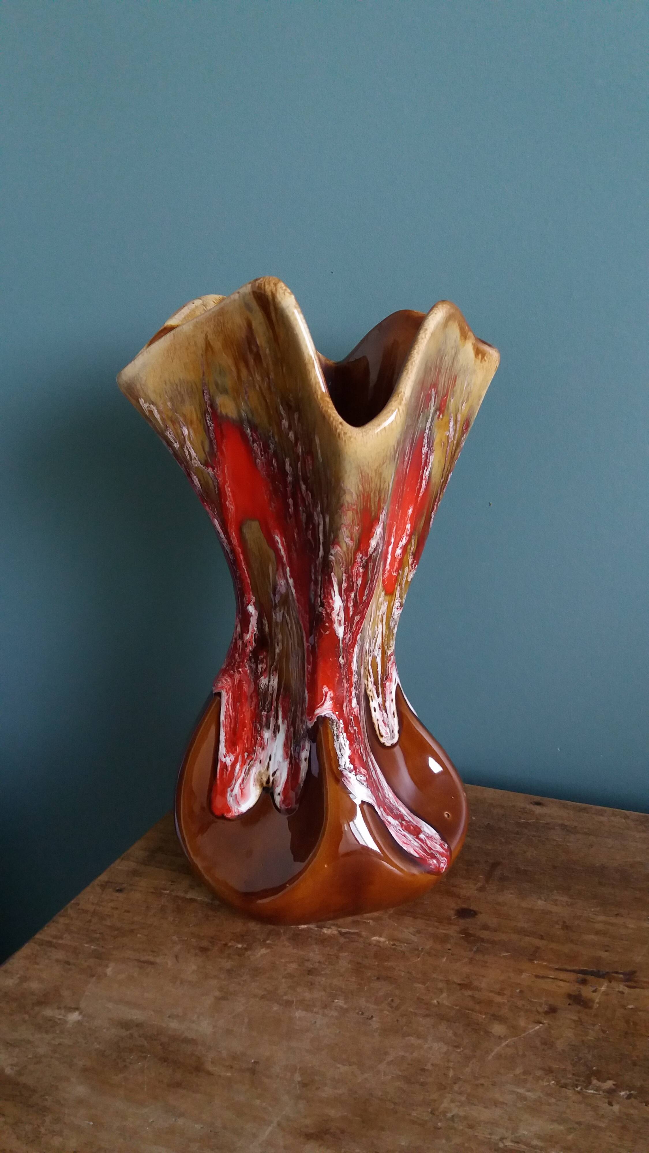 Vallauris vase in flamed ceramic, free-form model 330.