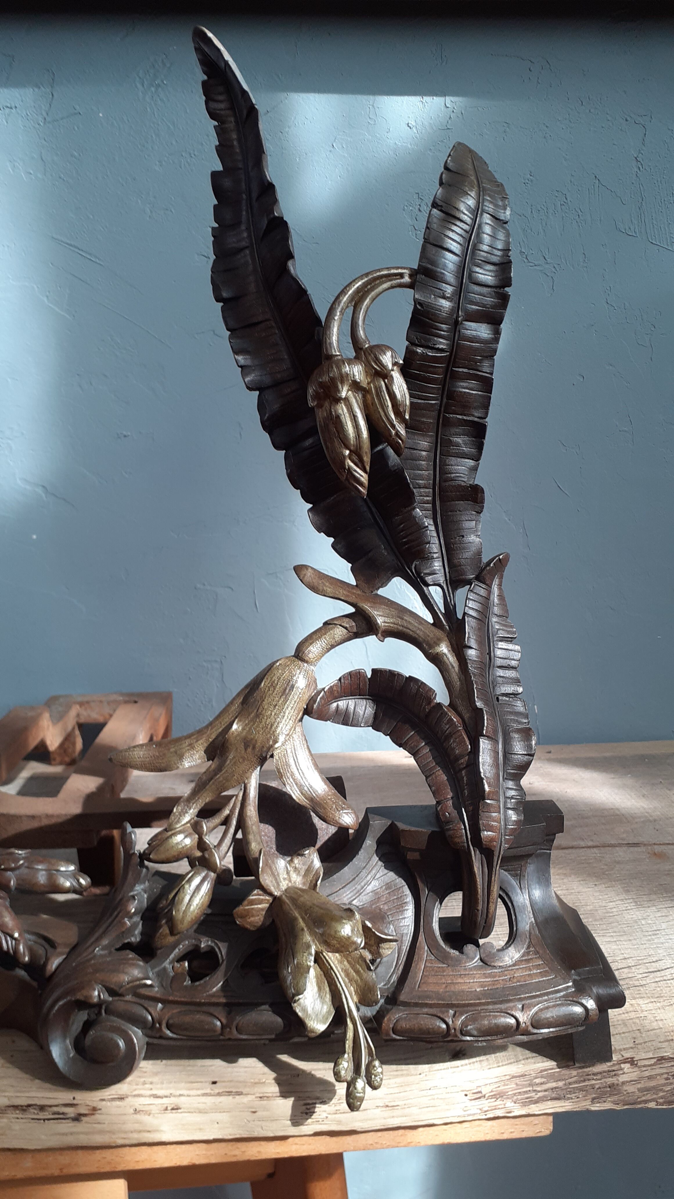 Front of bronze fireplace and chenets, Art Nouveau vegetal décor circa 1900