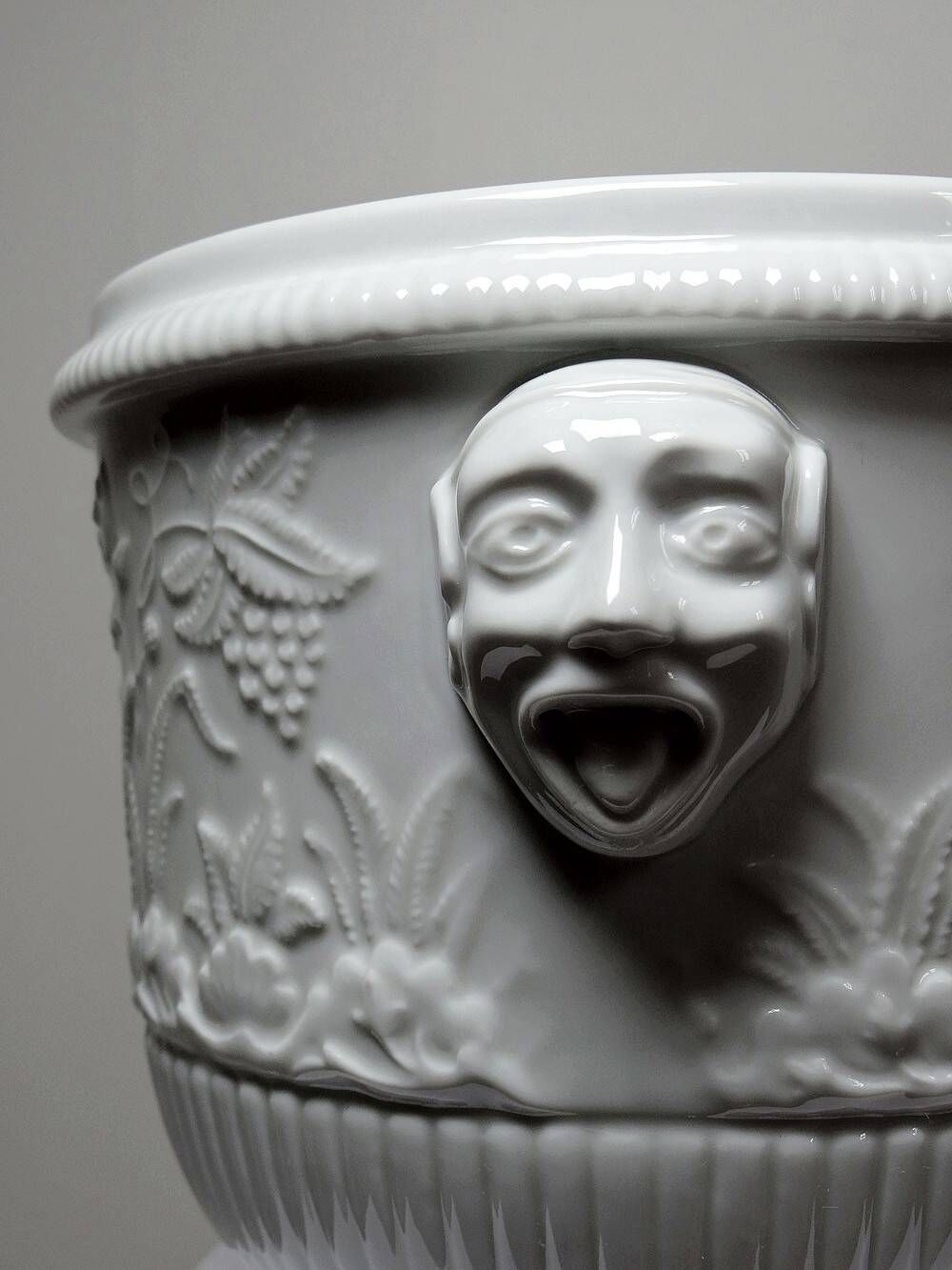 Large Haviland Limoges porcelain flowerpot / champagne bucket reproduction St Cloud