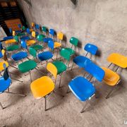55 chaises d'école industrielles empilables, 1950