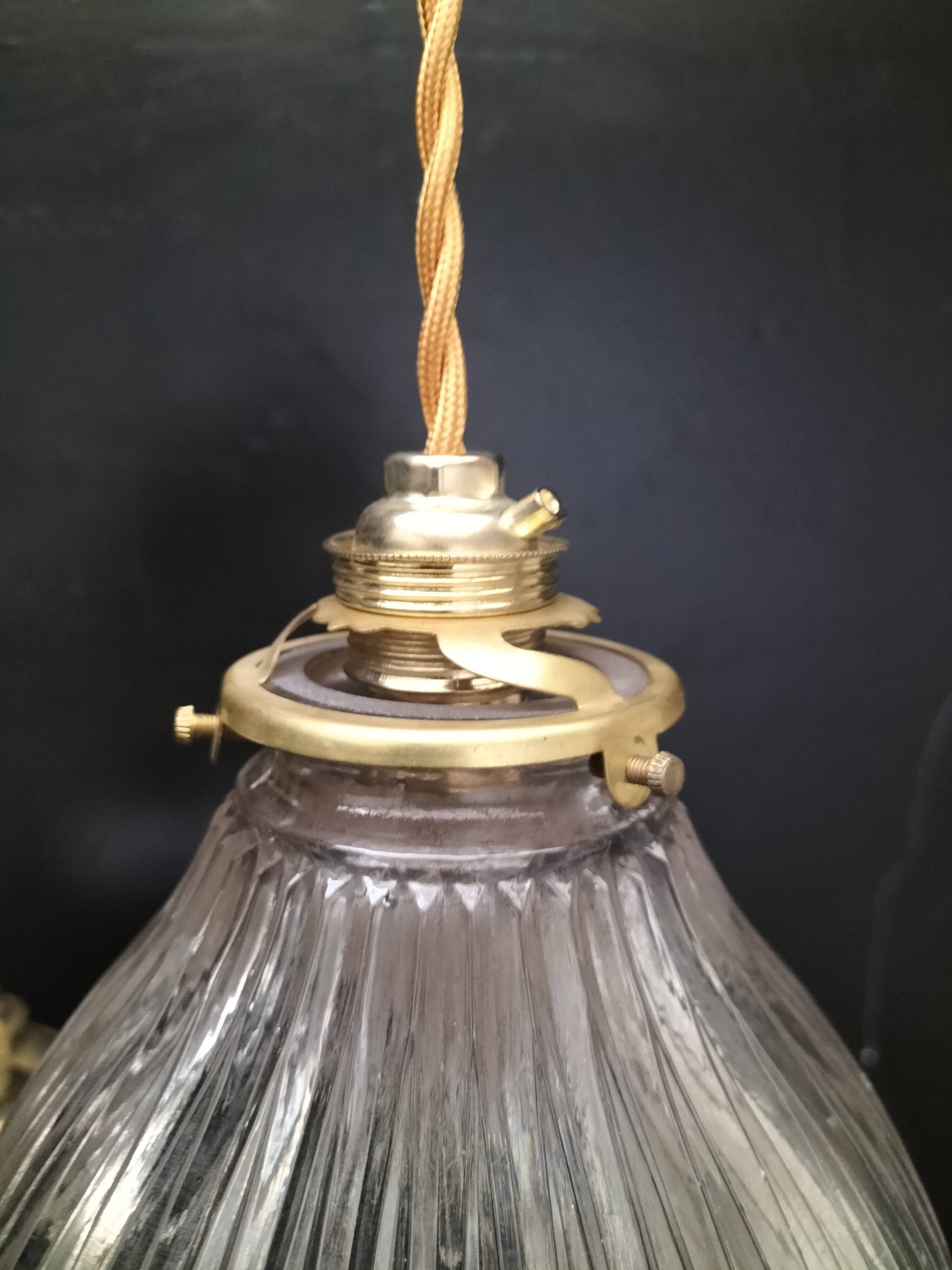 3 holophane suspensions