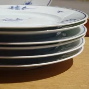 Fine Limoges porcelain dessert service: dish and 12 plates.