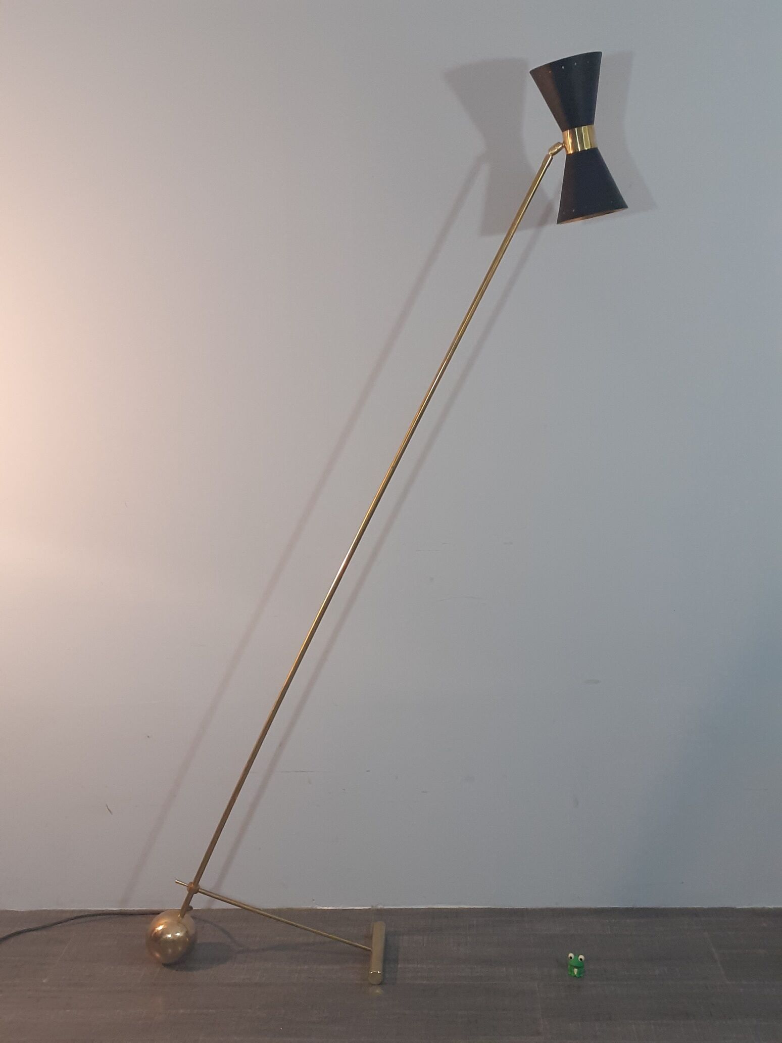 Italian Lamppost in Ball, Brass Spot diabolo double focus, Style 1950s