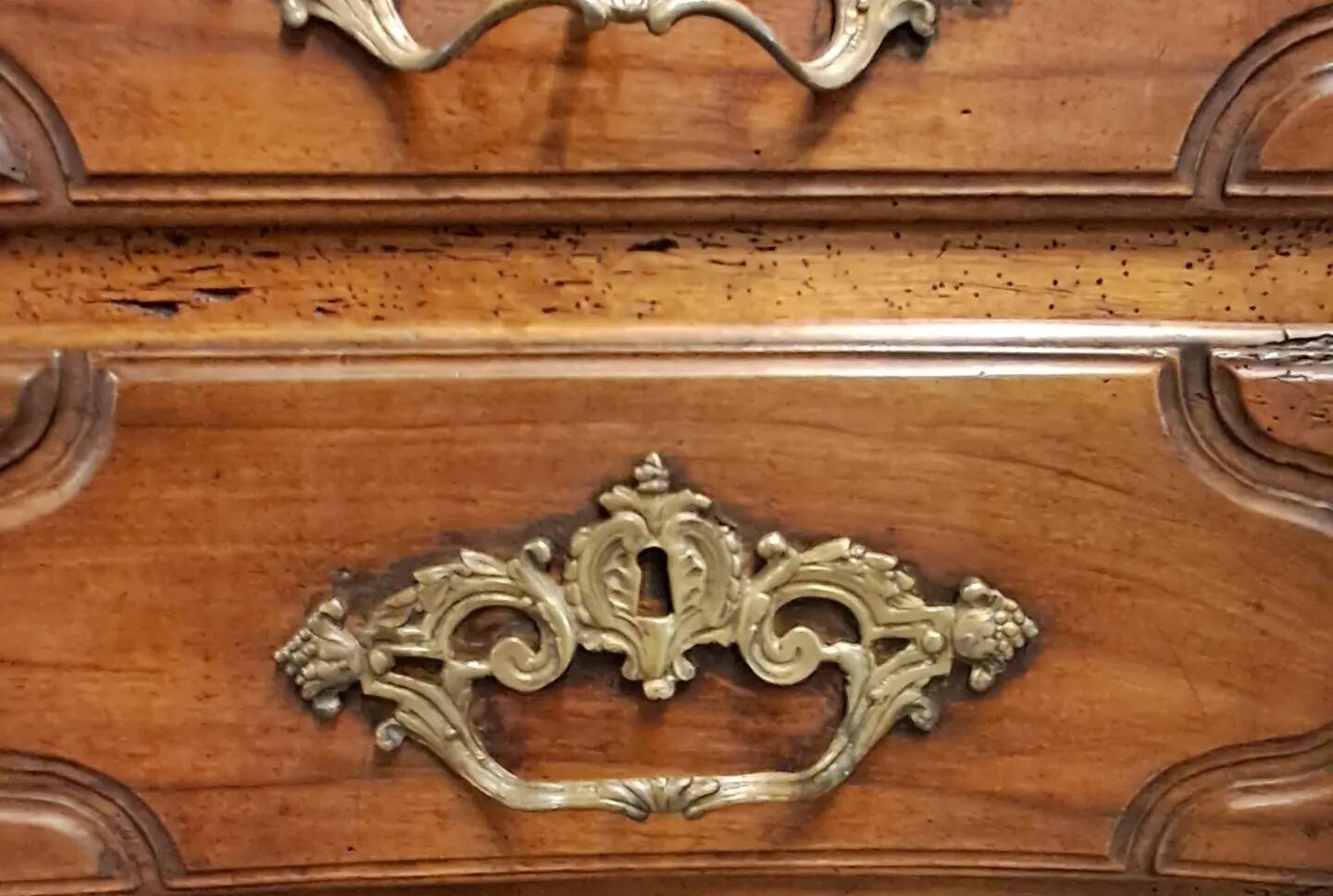 18th century walnut chest of drawers