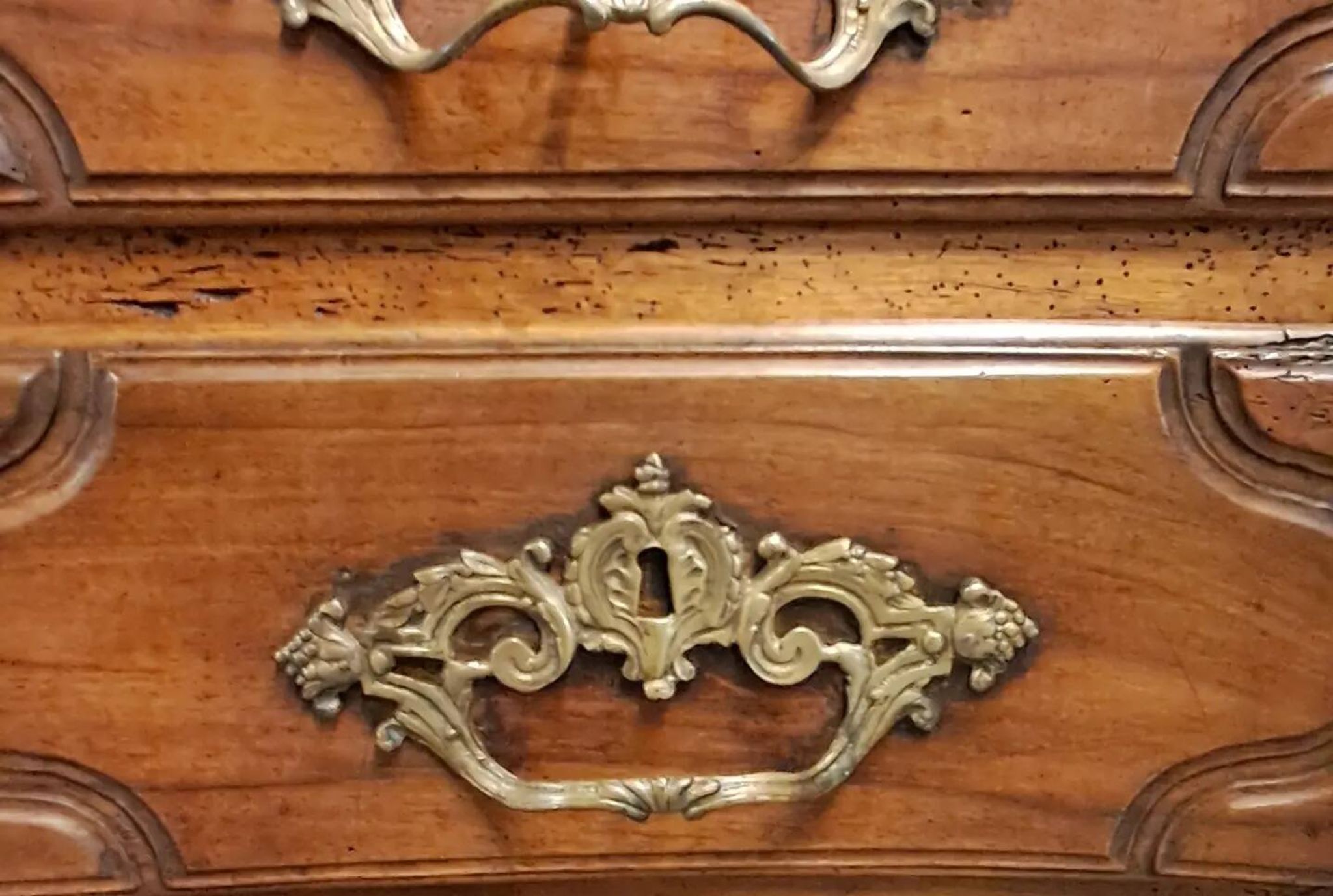 Commode en noyer XVIII