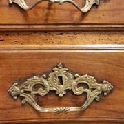 Commode en noyer XVIII