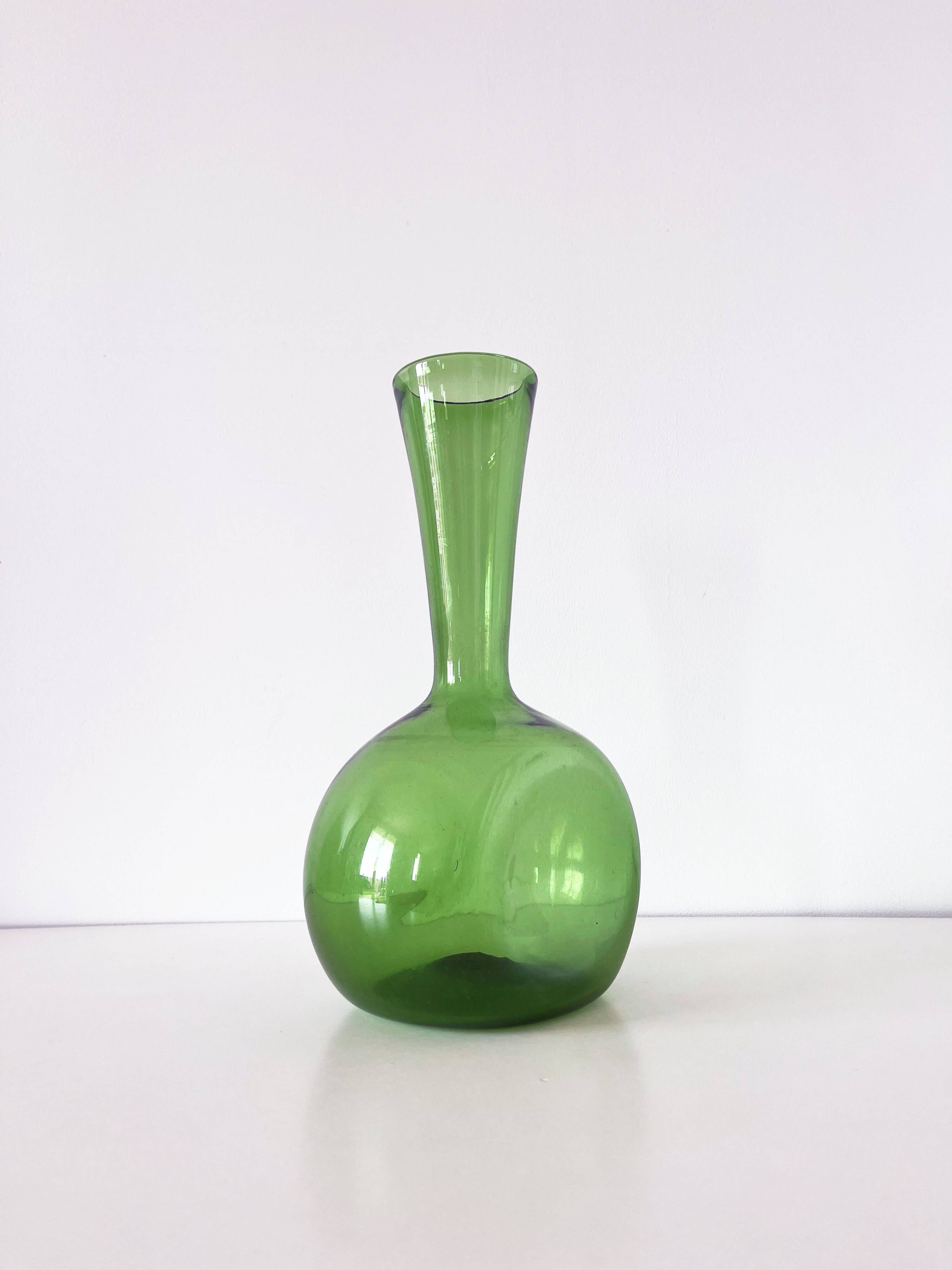 Italian green blown glass vase Empoli 1950