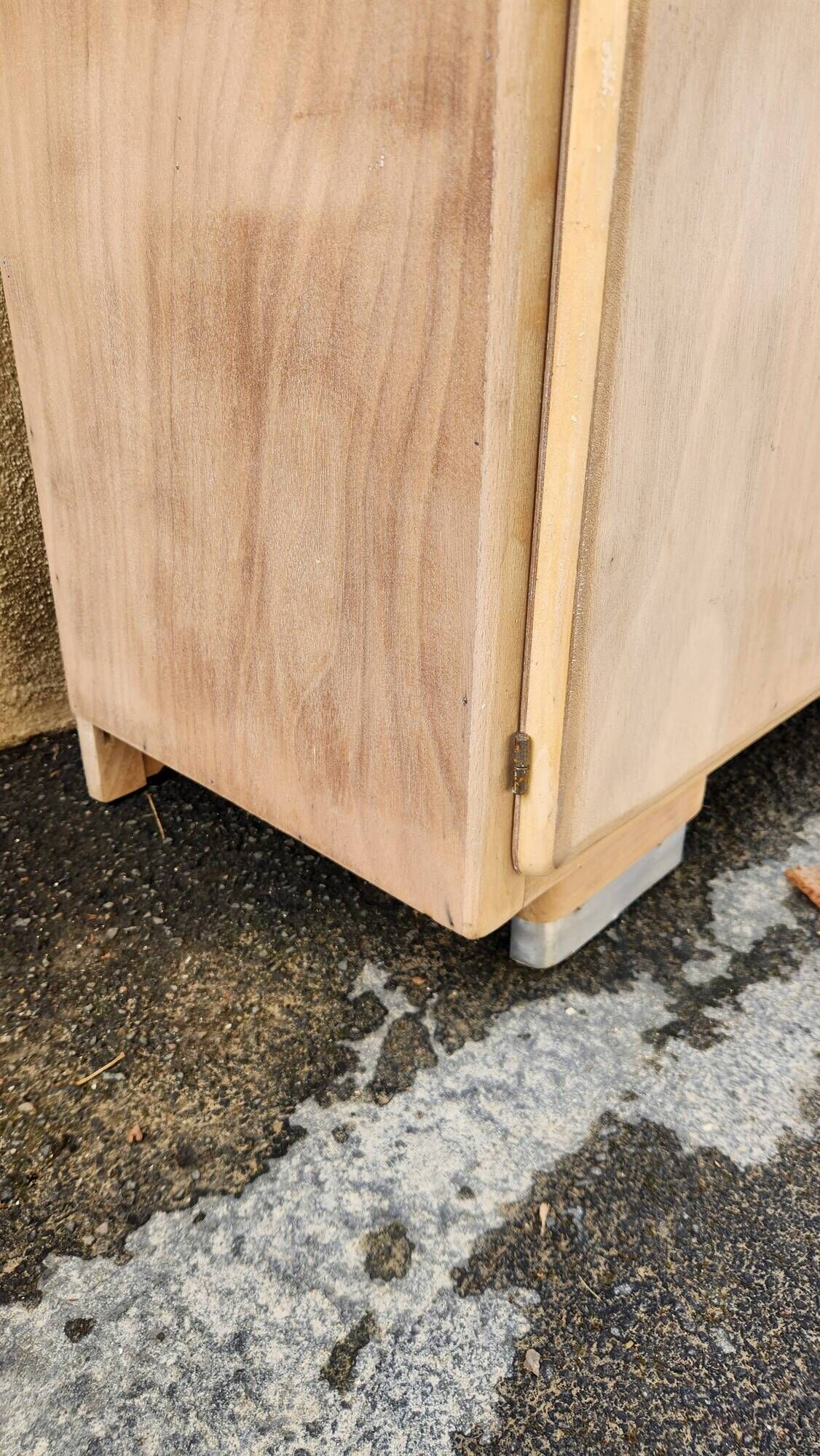 Mado buffet vintage from the 1960s - In sanded raw wood