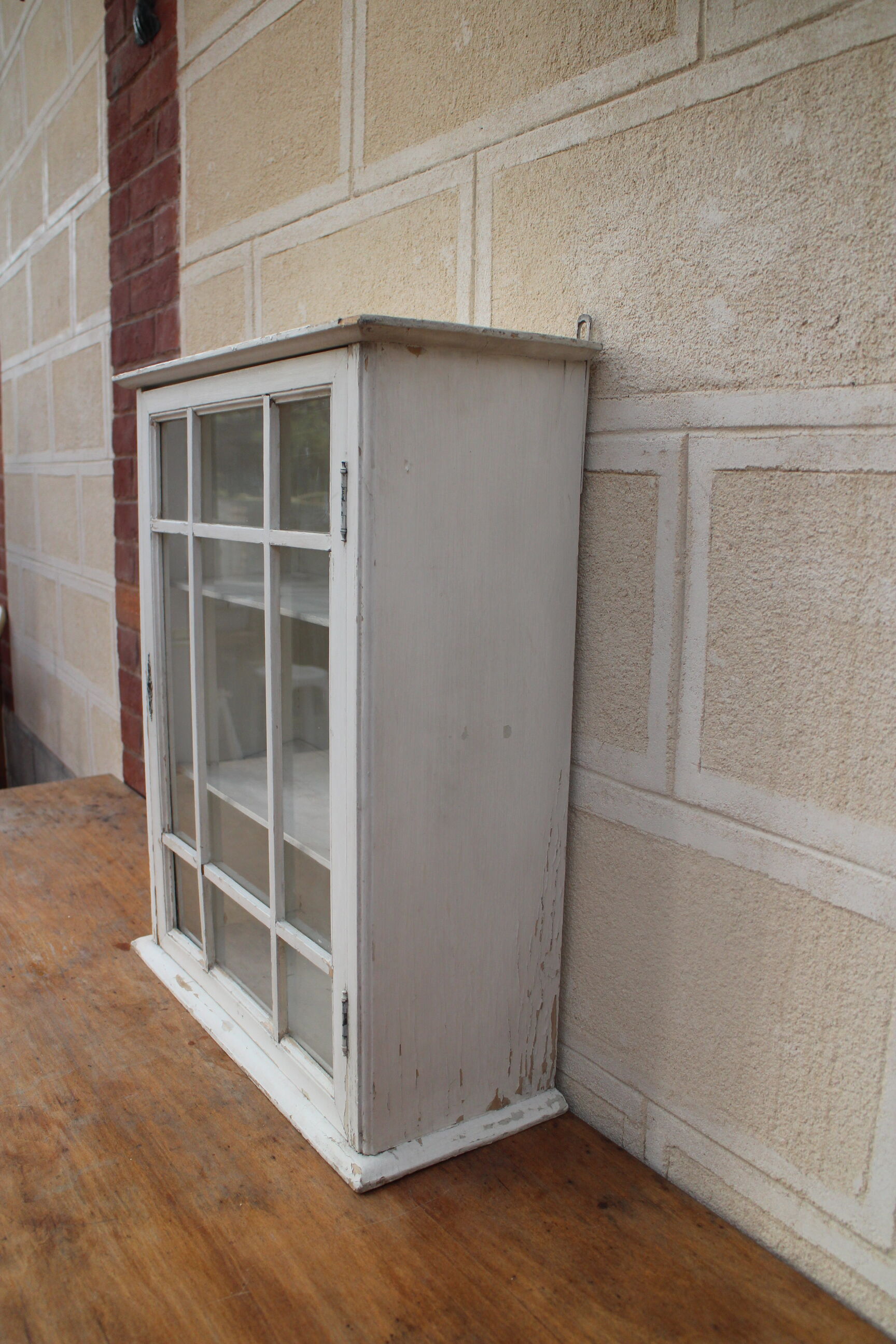 Glazed toilet cabinet