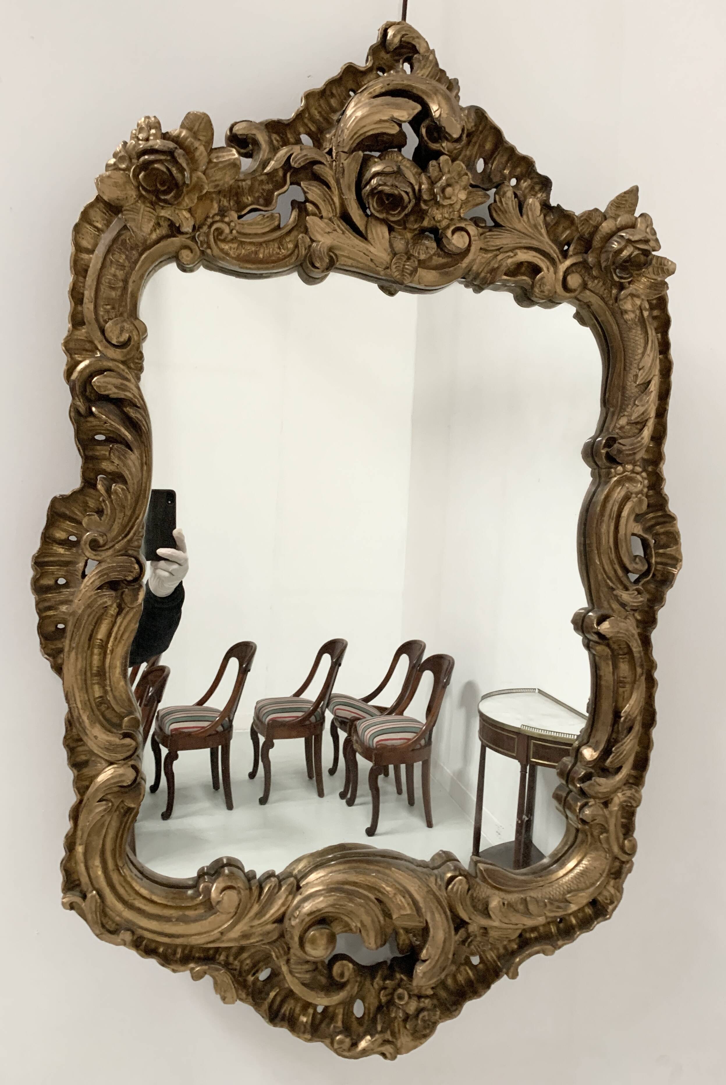 Louis XV mirror in carved gilded wood, late 18th century
