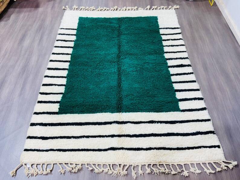 Traditional hand-woven Beni Mrirt rug, size 150 x 250 cm