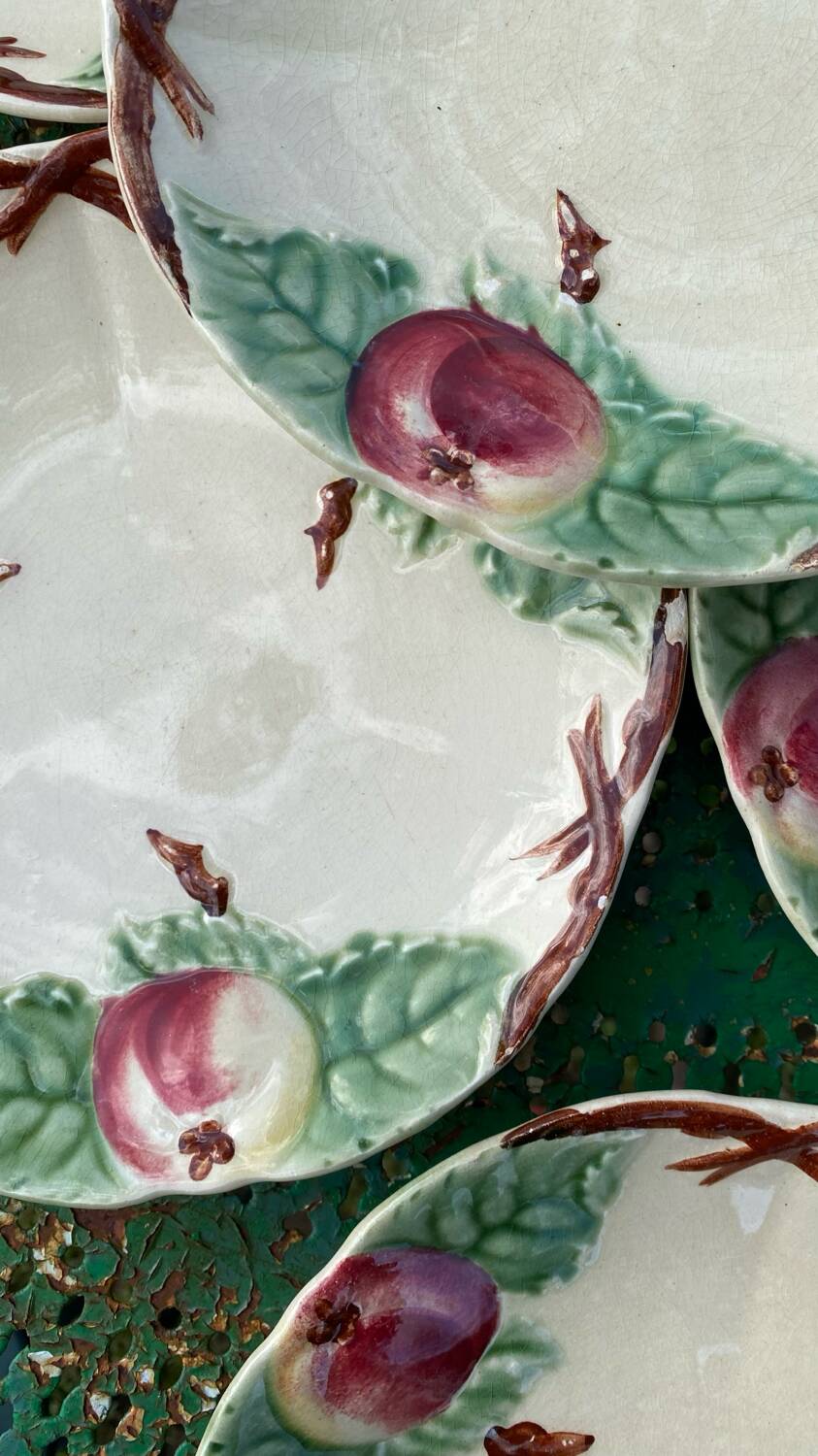 Dessert plates in Choisy le Roi slipware