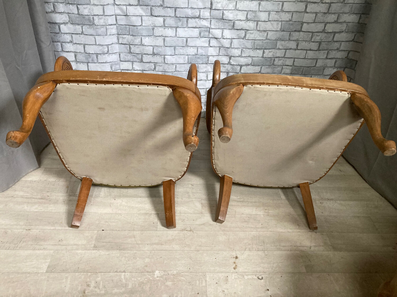 Fauteuils cannage et tissus velours