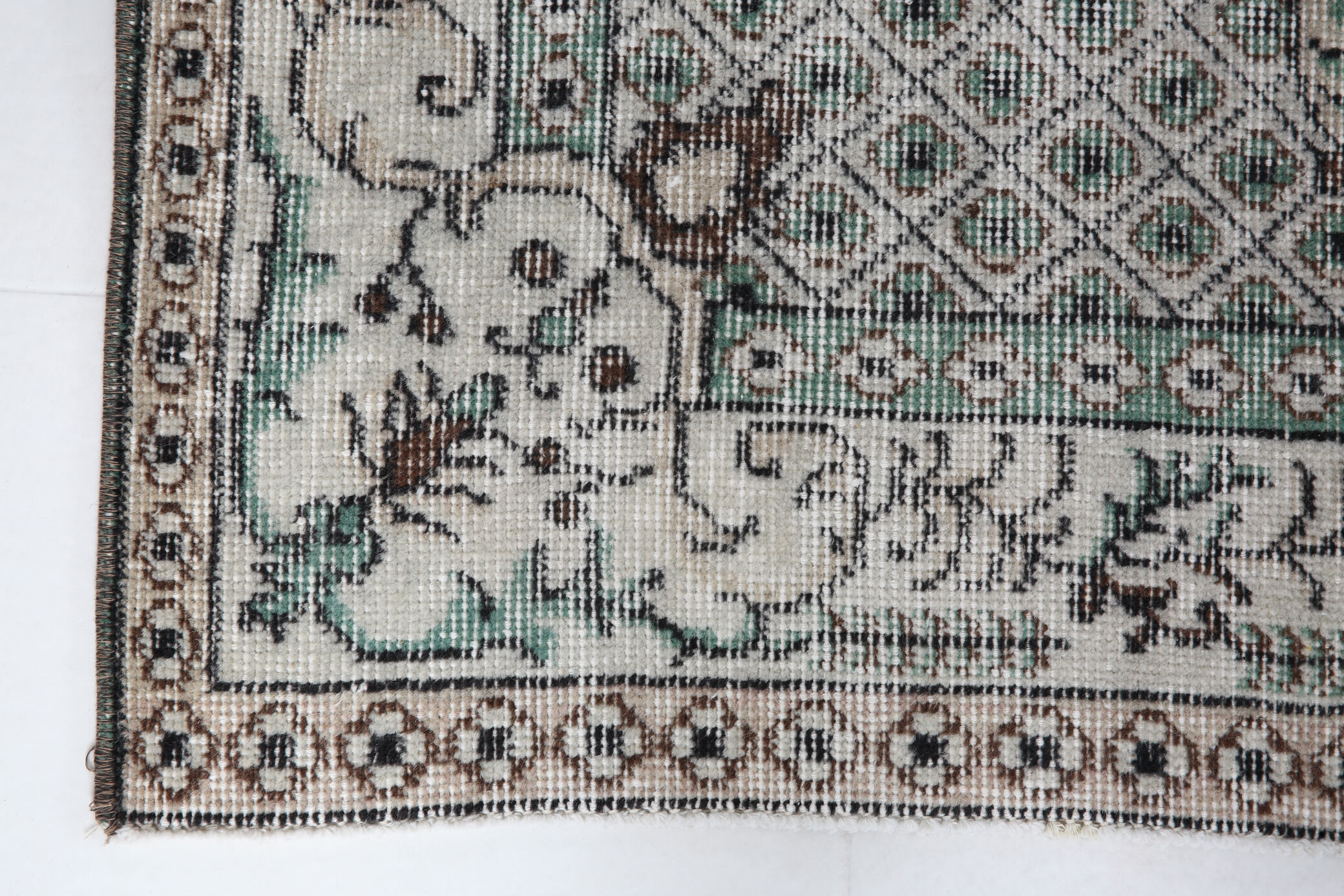 Green carpet rug 212x116cm