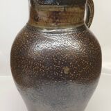 Grand vase pichet en grès brun avec anse