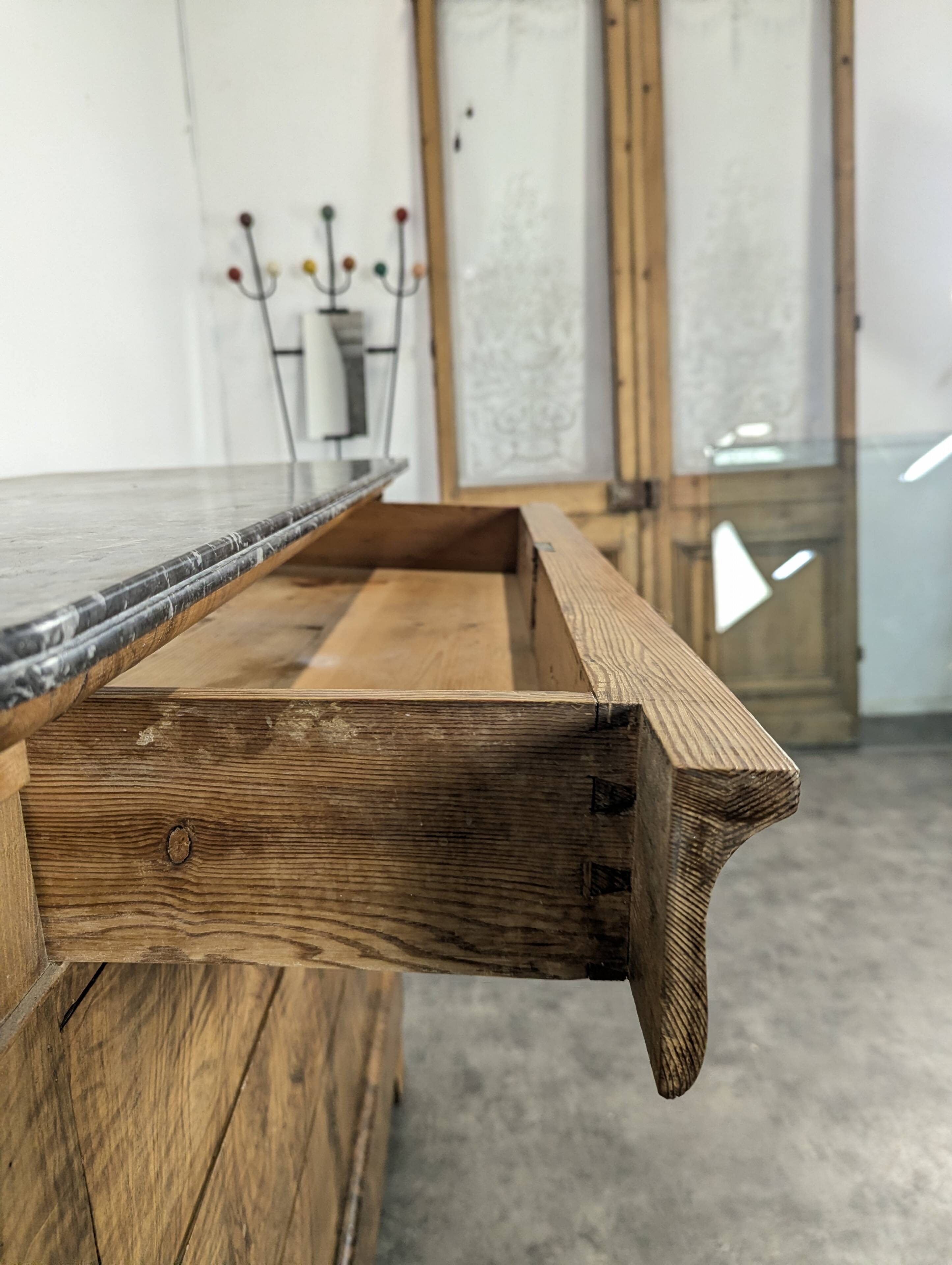 Commode Louis Philippe en acajou flammé