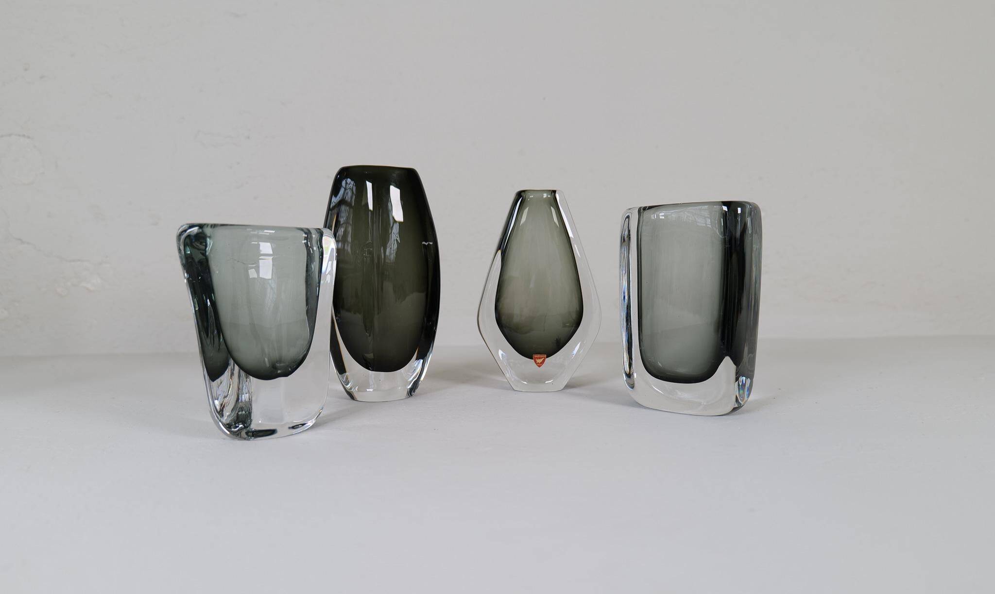 Midcentury collection of 12 pieces of art glass by Nils Landberg, Orrefors, Sweden, 1950s.