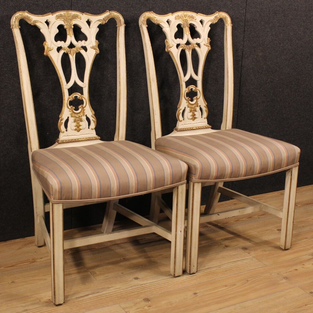 Paire de chaises italiennes laquées et dorées