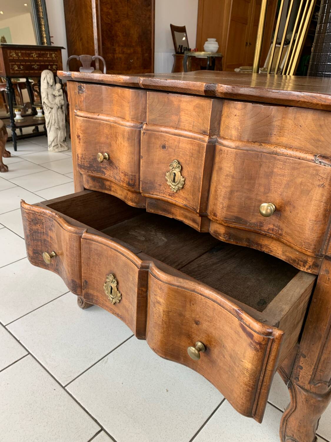 Antique 18th century chest of drawers