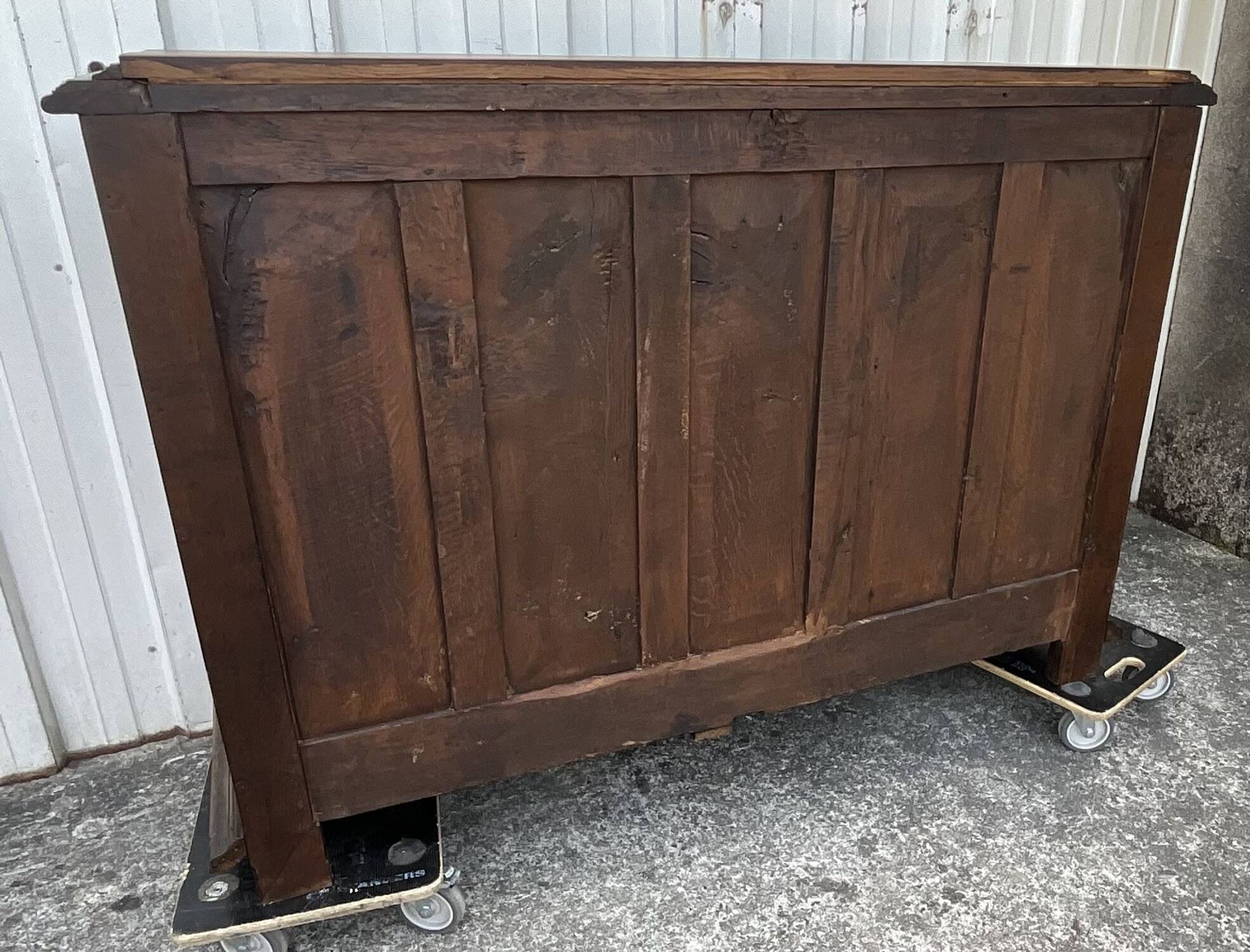 Country-style sideboard in solid oak – 18th century
