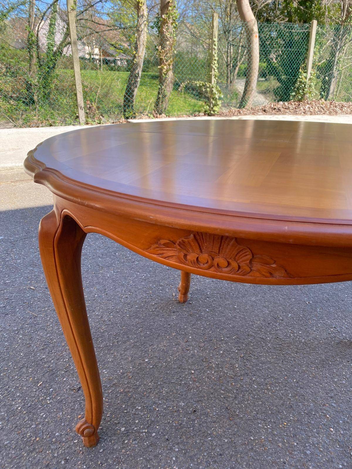 Louis XV oval extendable round table in solid wood and marquetry 160cm