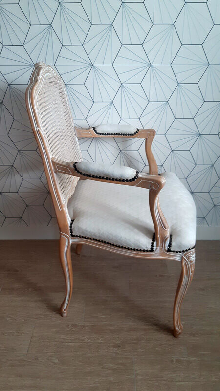 Armchair in white ceruse wood Louis XV style