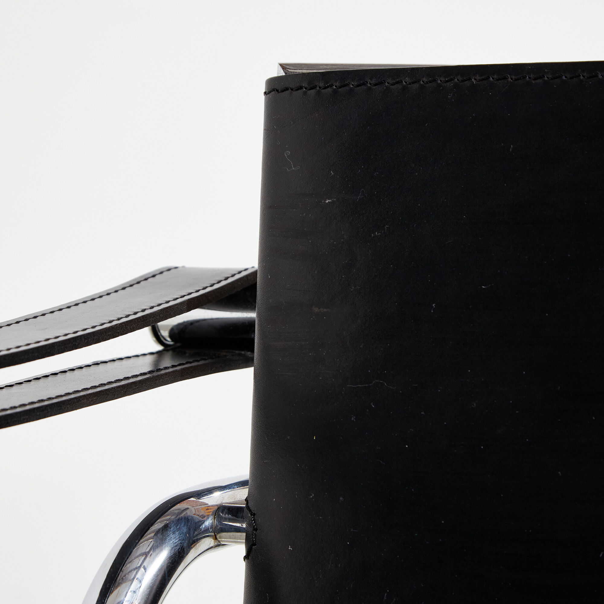 Lc1 leather armchair by le corbusier for cassina