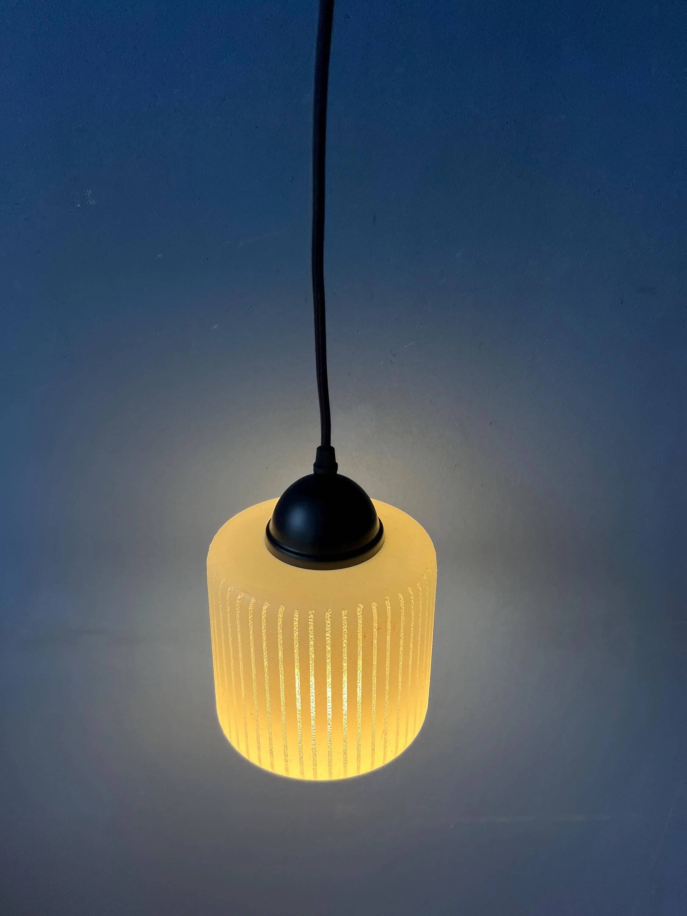 Suspension en verre en forme de « canette » rayée, Mid-Century