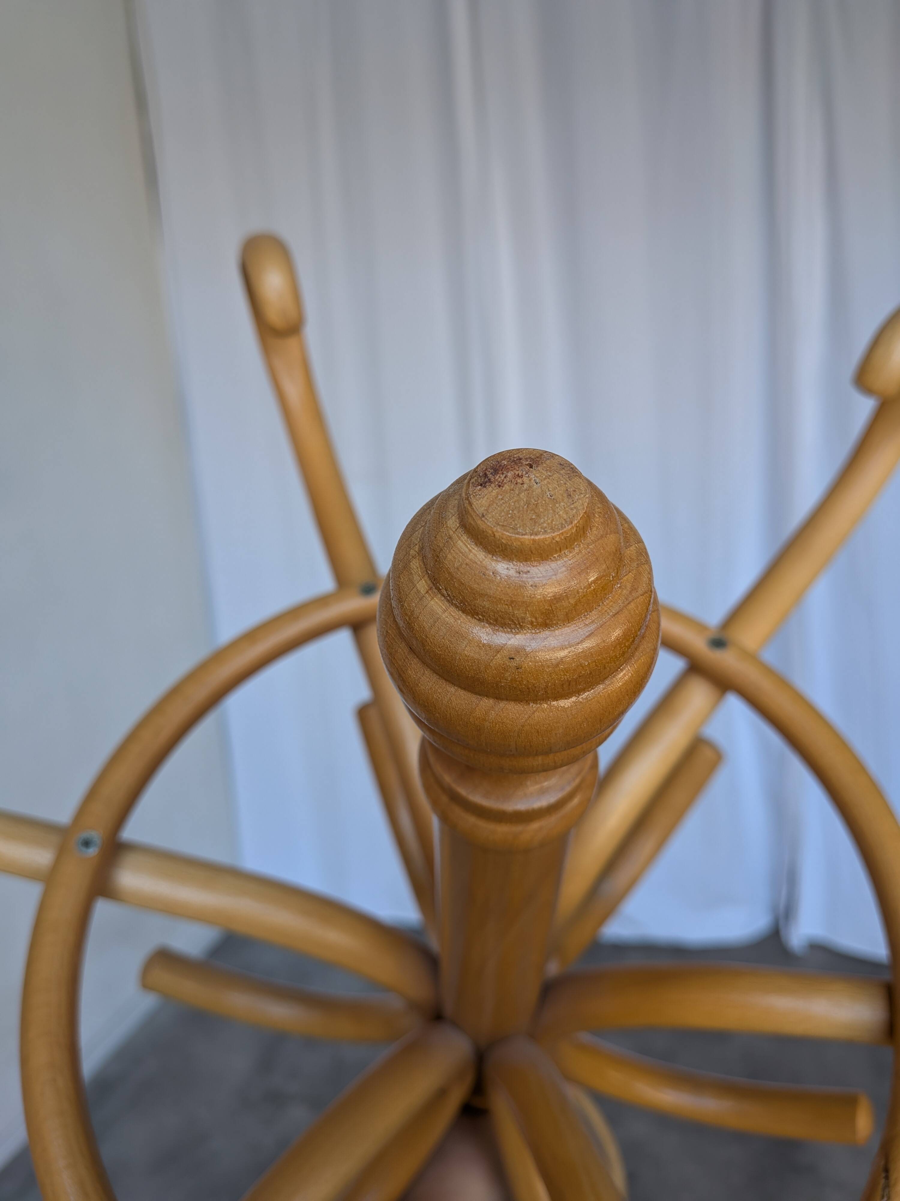 Porte-manteau en bois cintré vintage dans le style Thonet, porte-manteau des années 50