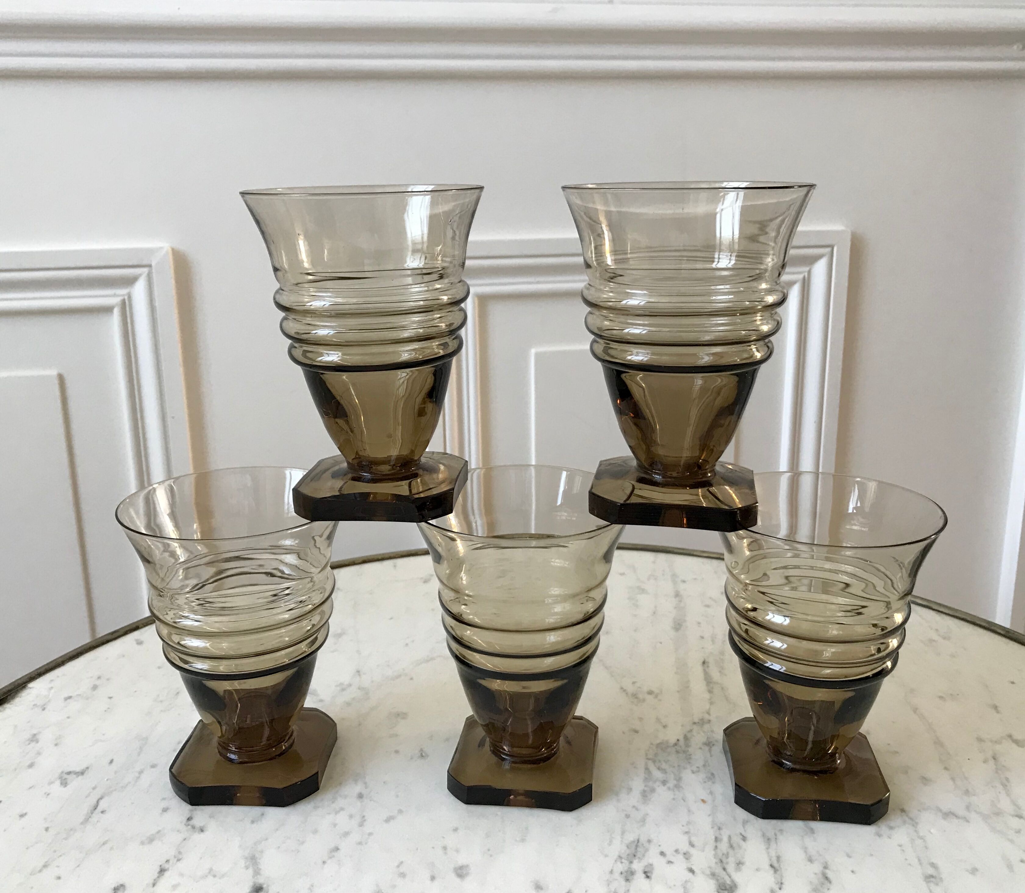 Set of 5 glasses in art deco smoked glass 30s