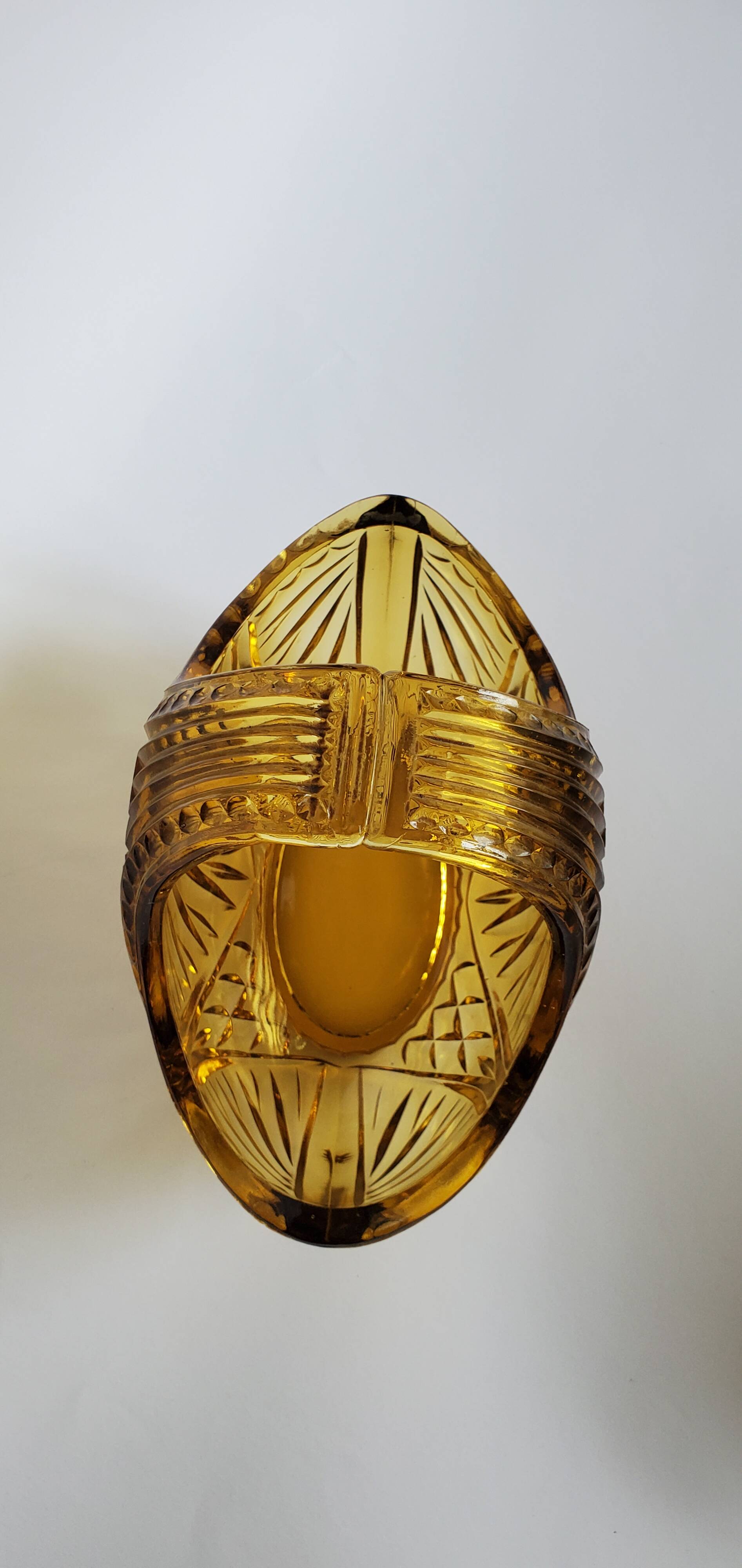 Amber glass basket