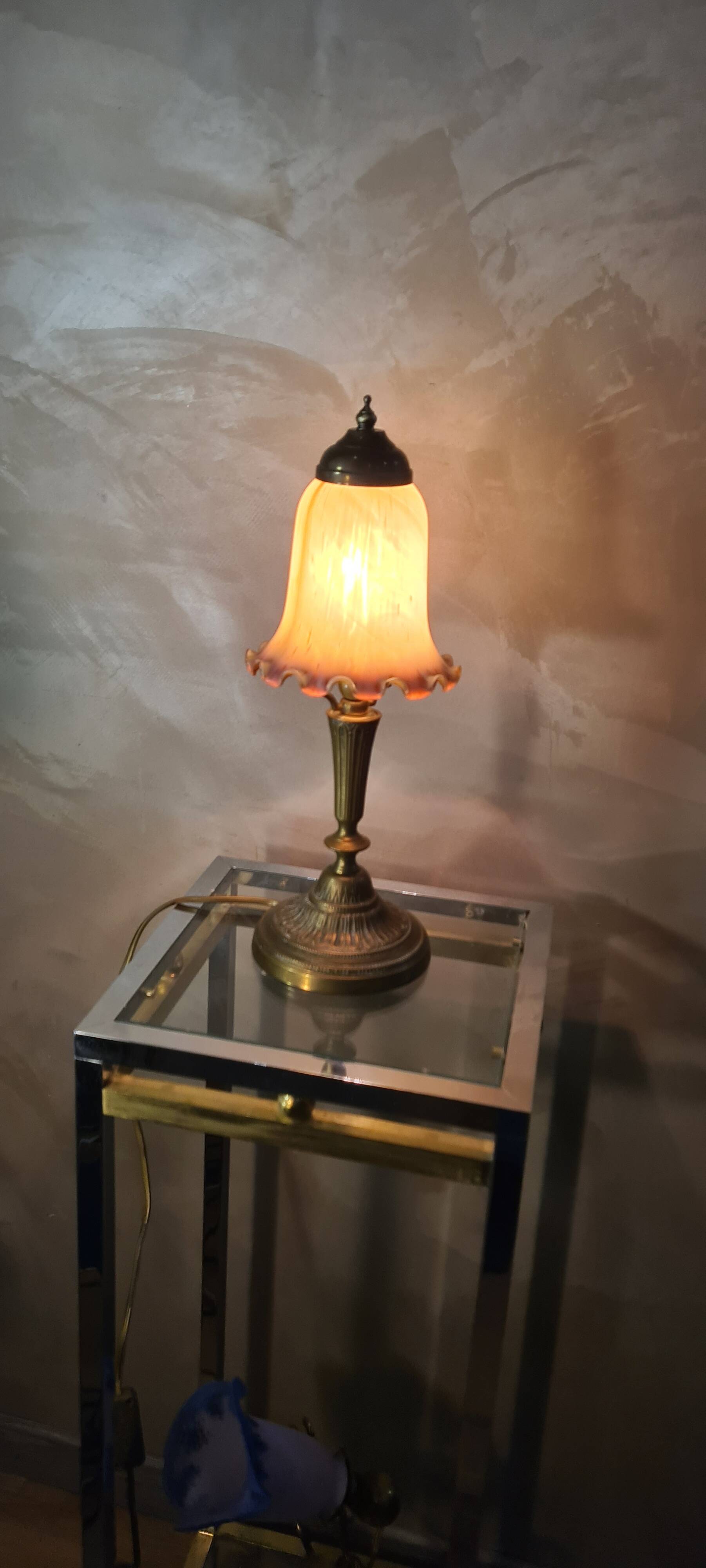 Art deco bronze lamp with pretty purple tulip, 41x15 electricity ok