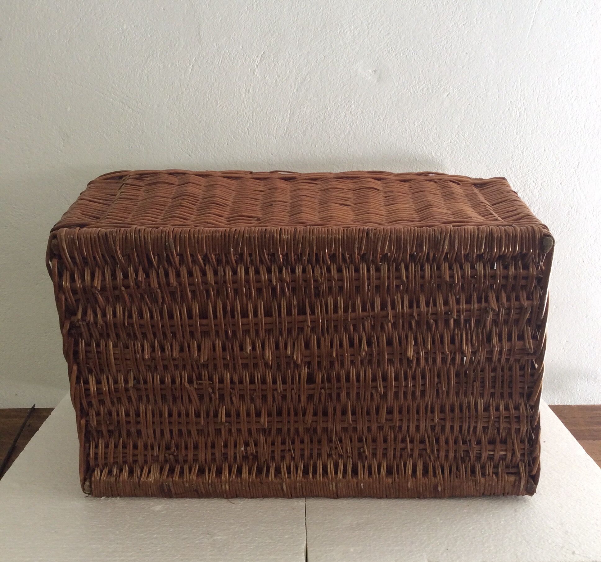 Wicker chest bench