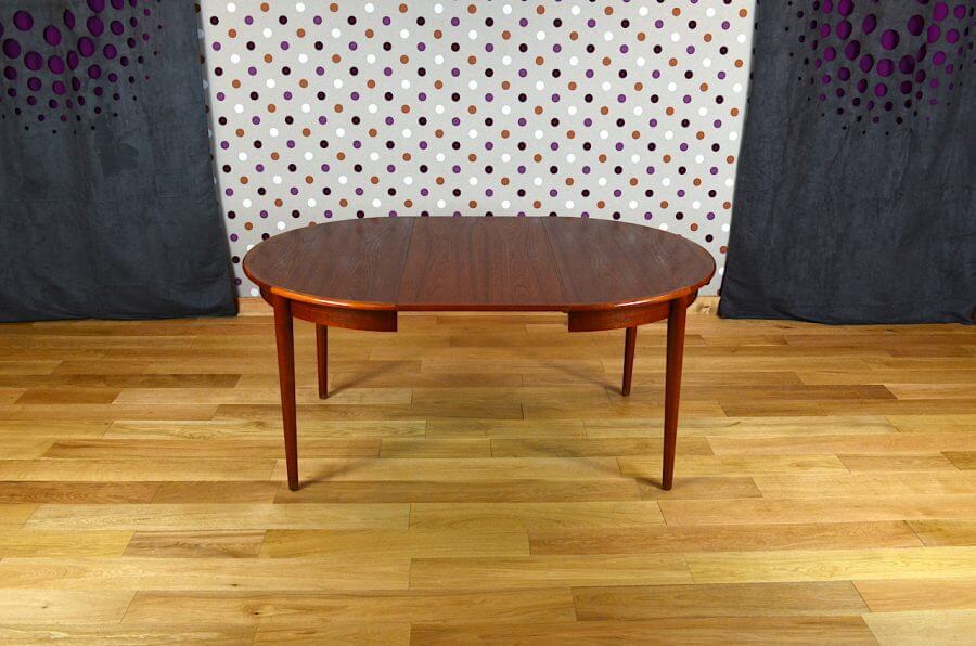 Scandinavian design round table in teak 1960