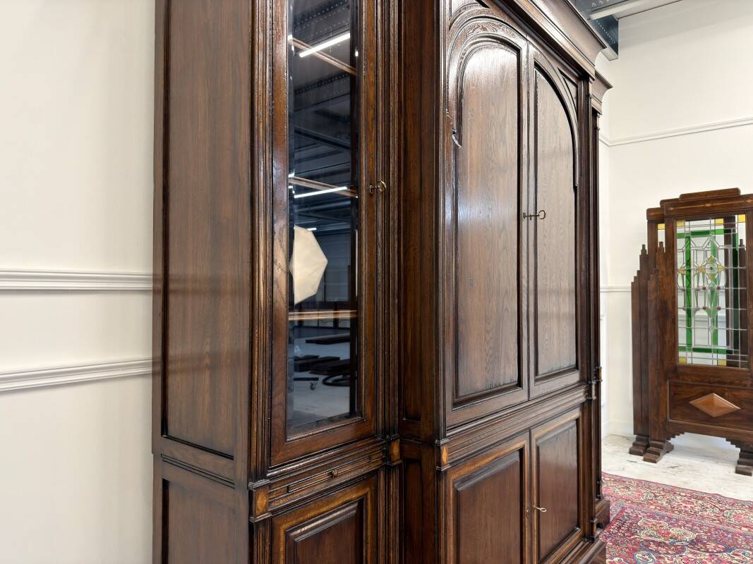 Classic English Royal Antique Collection Bookcase