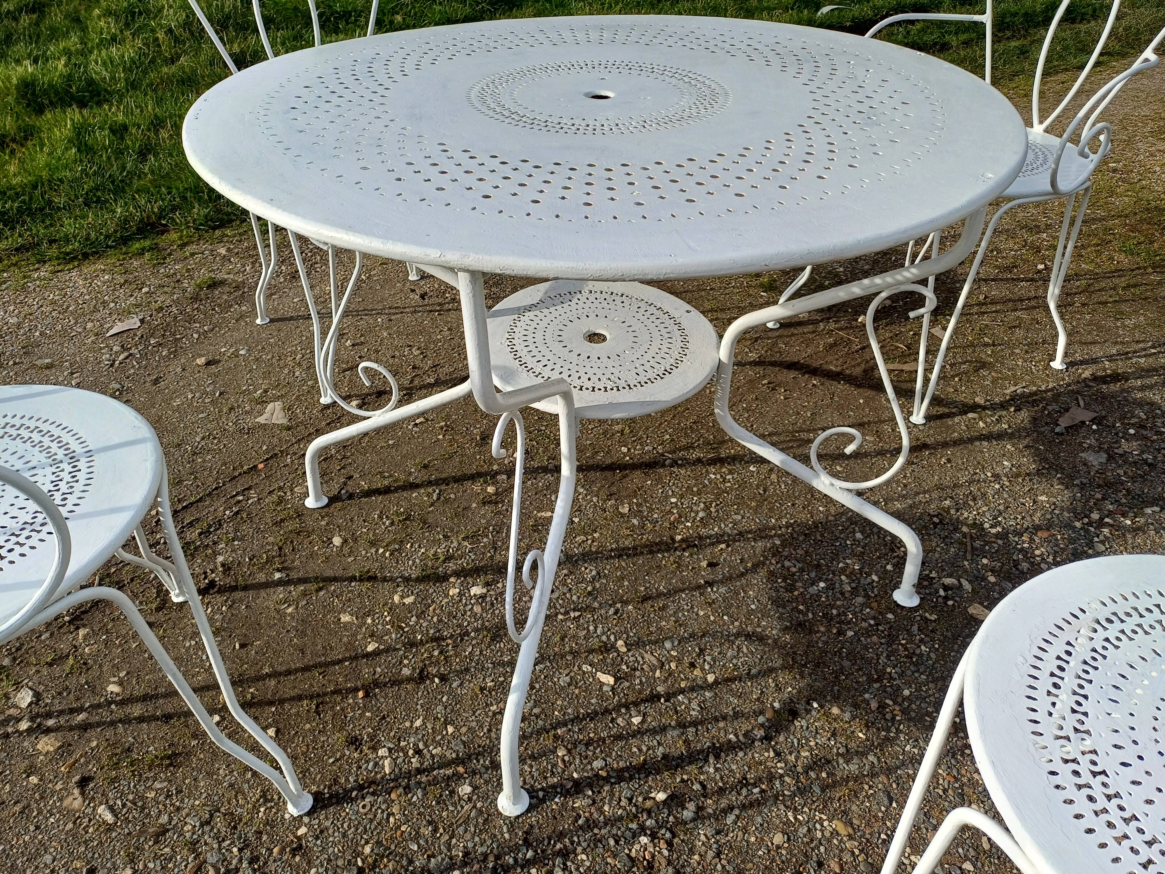 1900 wrought iron garden furniture