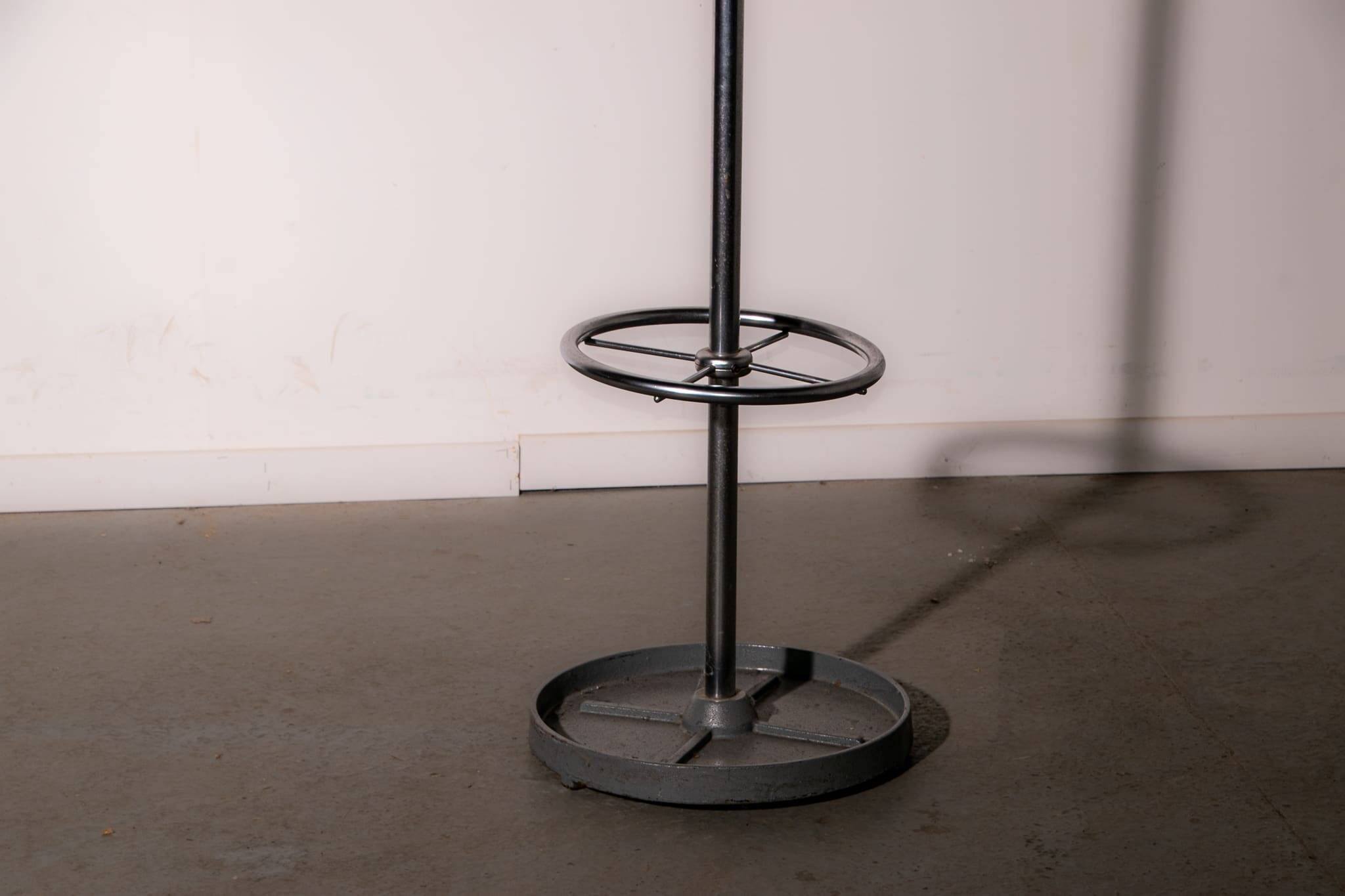 Coat rack designed by Friso Kramer for Ahrend de Cirkle